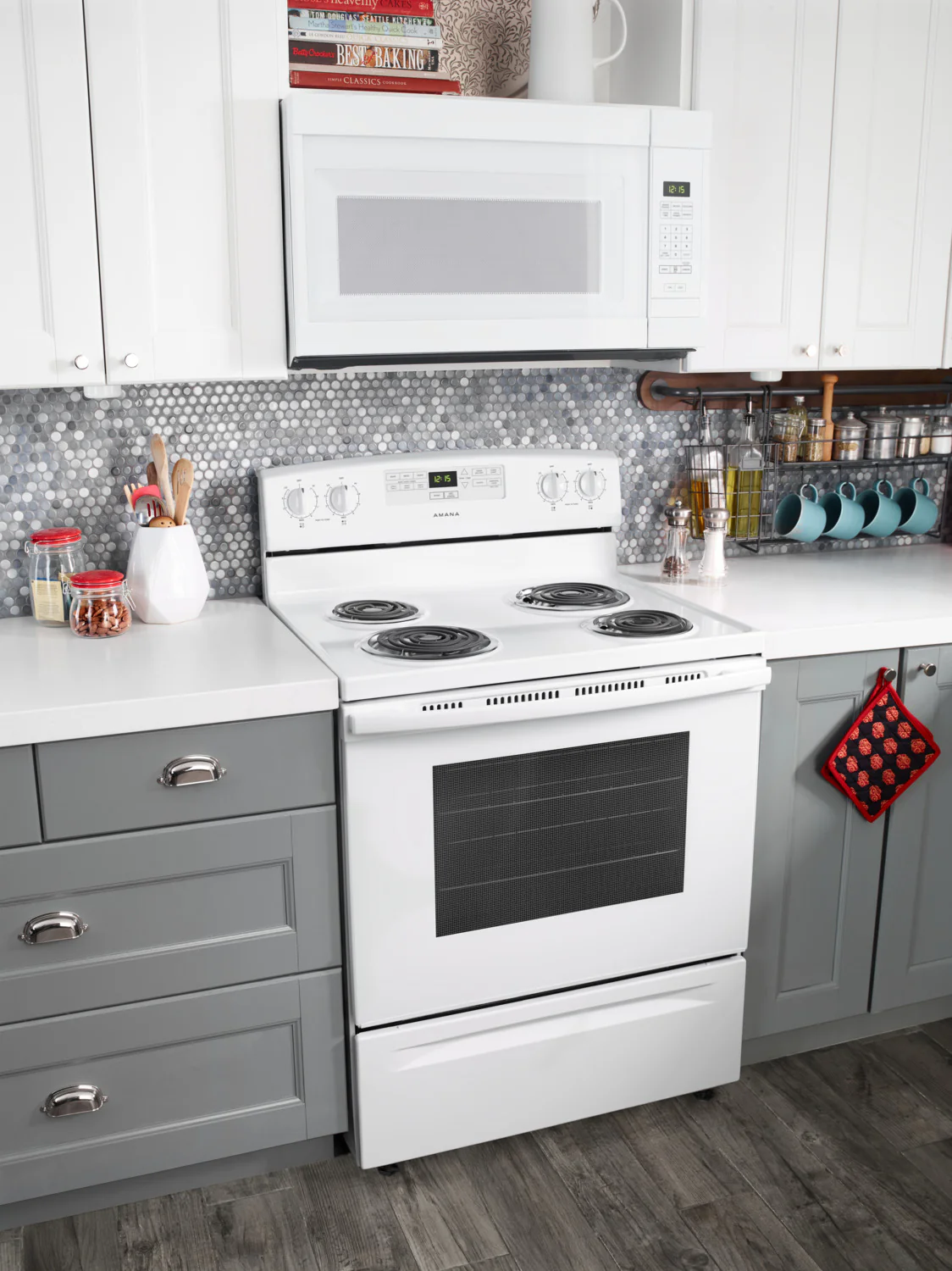 Amana White Freestanding Electric Range (4.8 Cu. Ft.) - YACR4303MFW - Image 8