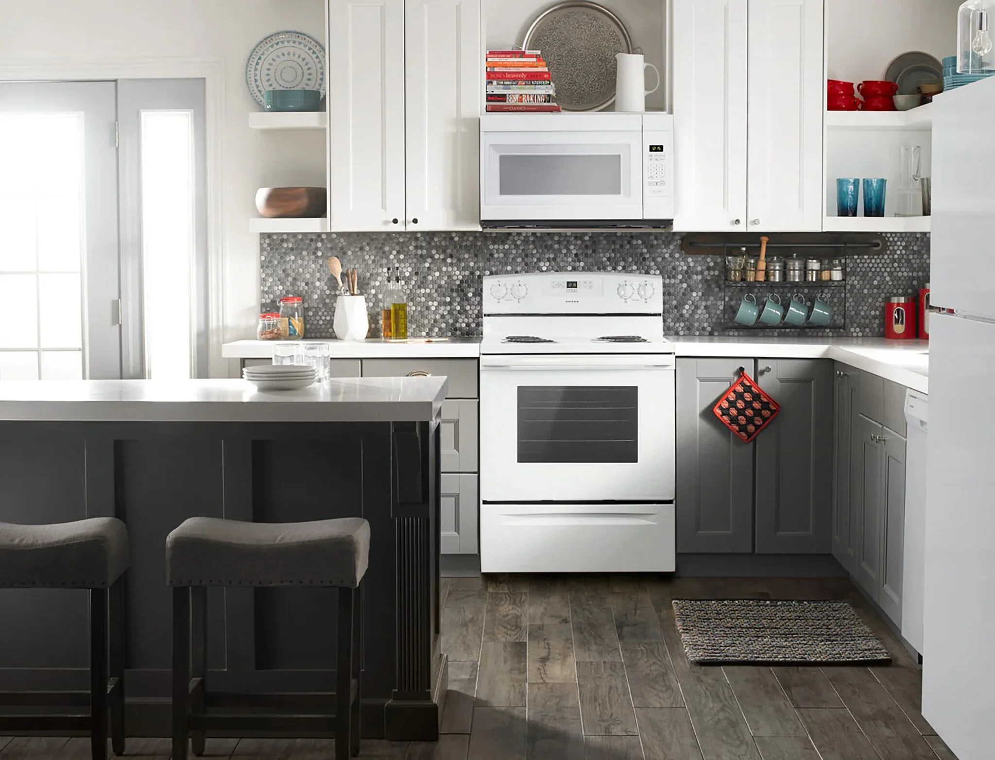 Amana White Freestanding Electric Range (4.8 Cu. Ft.) - YACR4503SFW - Image 2