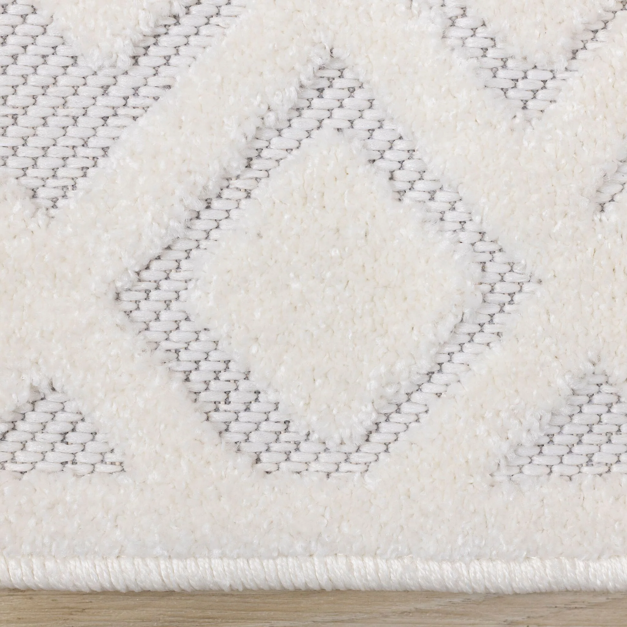 Arctic Echo 6'7" x 9'6" Diamond Area Rug - White - Image 6