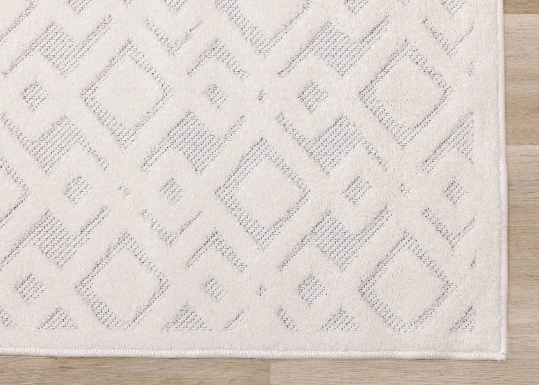 Arctic Echo 6'7" x 9'6" Diamond Area Rug - White - Image 7