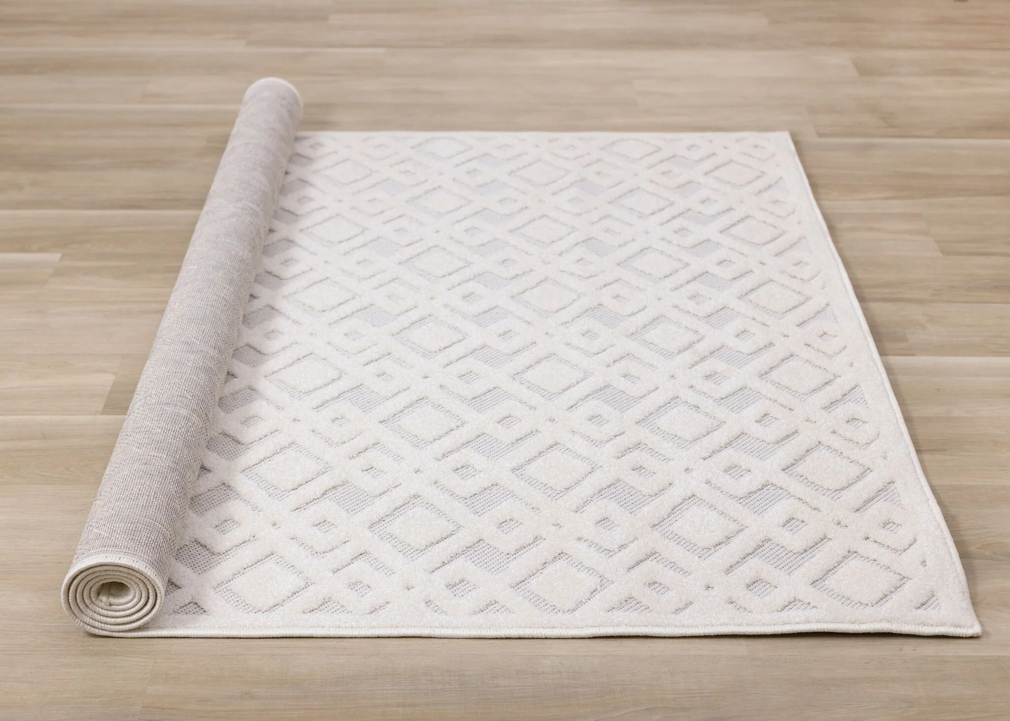 Arctic Echo 6'7" x 9'6" Diamond Area Rug - White - Image 9