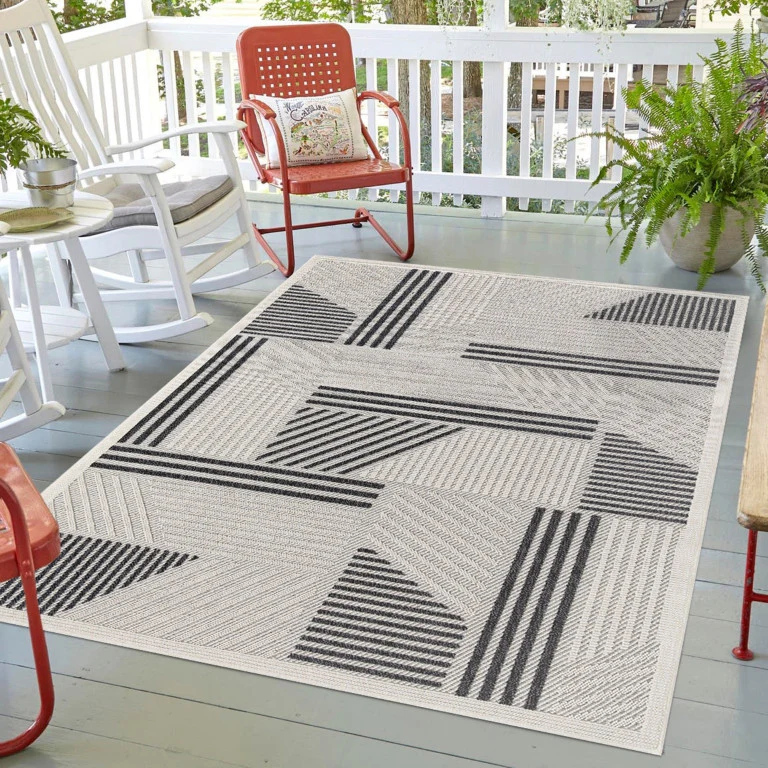 Assia Modern Outdoor Rug - 8' x 10' - Grey/Black - Image 4