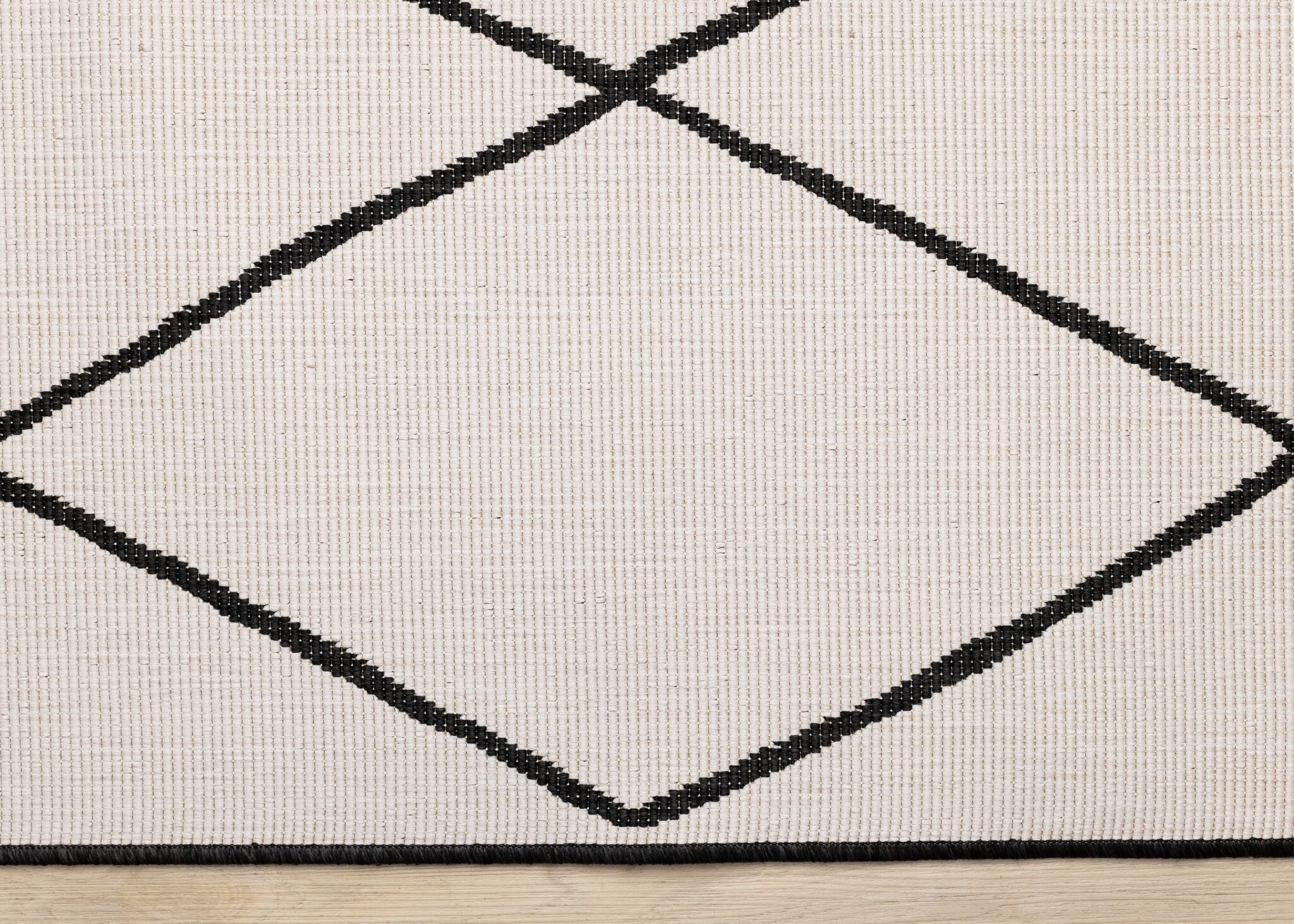 Bristol 6'7" x 9'6" White Black Trellis Reversible Area Rug - White - Image 6