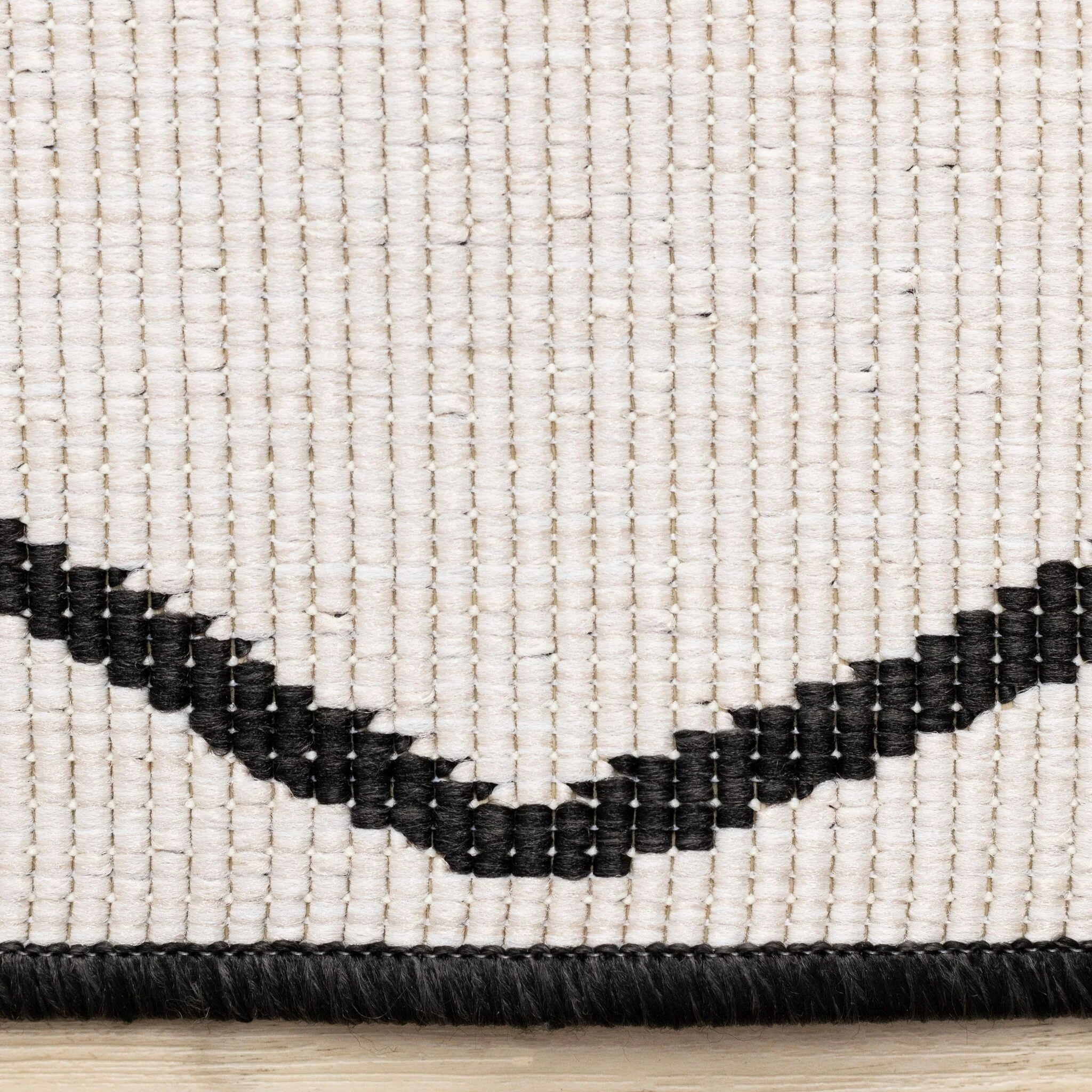 Bristol 6'7" x 9'6" White Black Trellis Reversible Area Rug - White - Image 7