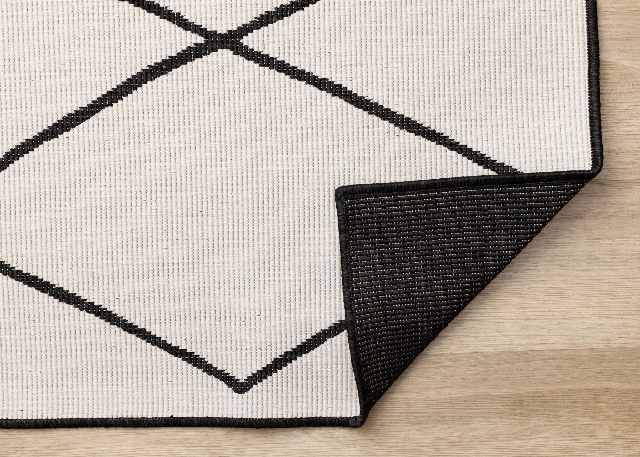 Bristol 6'7" x 9'6" White Black Trellis Reversible Area Rug - White - Image 9