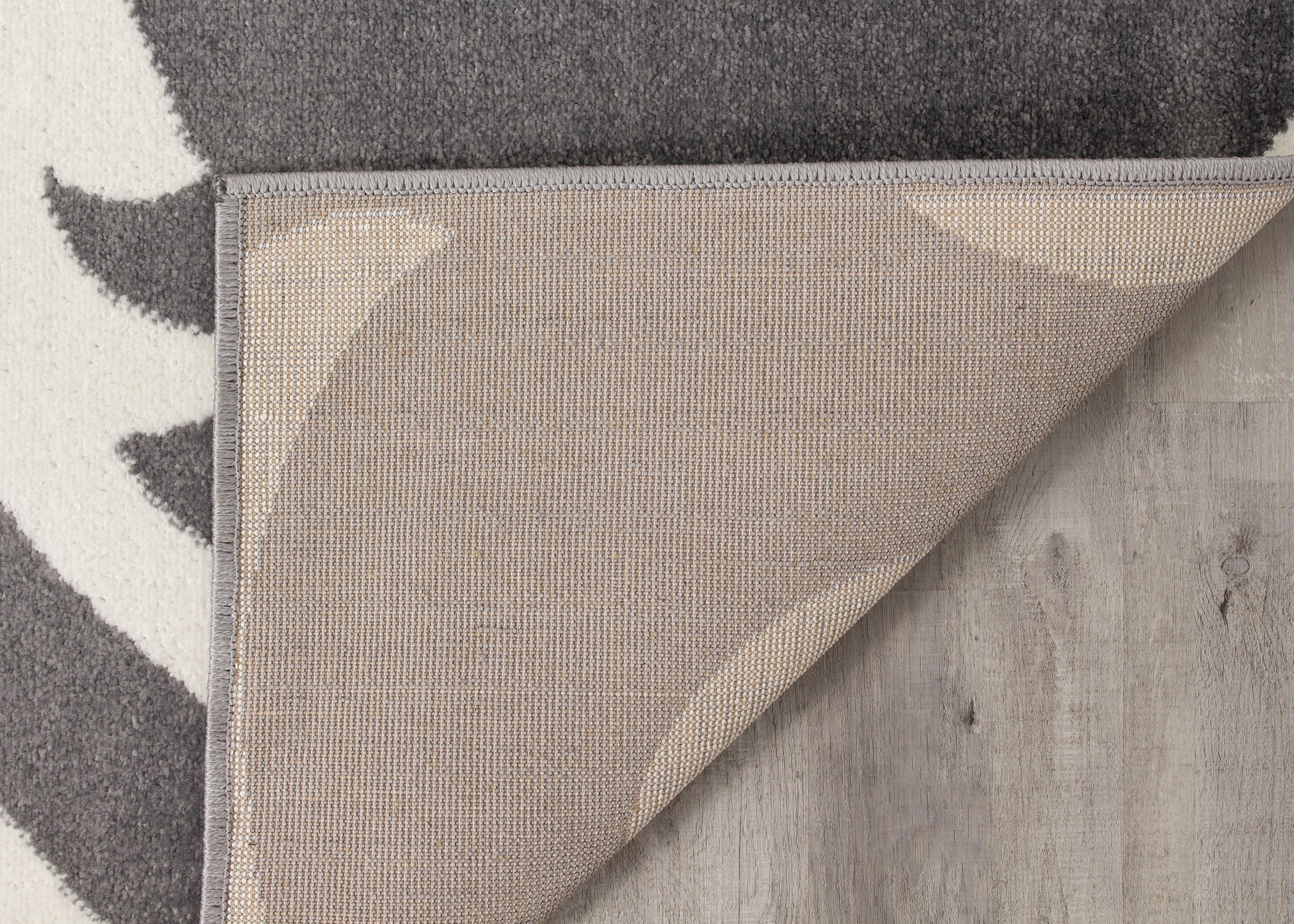 Century 5'3" x 7'7" Area Rug - Grey, White - Image 4