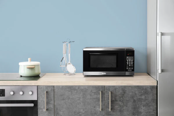 Danby Designer Stainless Steel Space Saving Under the Cupboard Microwave (0.7 Cu. Ft.) - DDMW007501G1 - Image 2