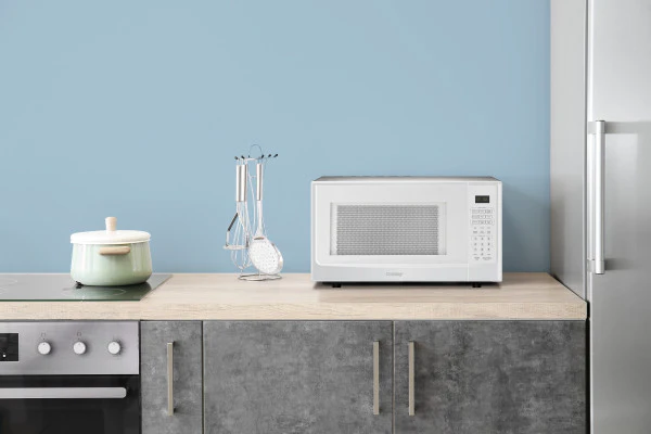 Danby Designer White Sensor Cooking Microwave (1.4 Cu. Ft.) - DDMW01440WG1 - Image 9