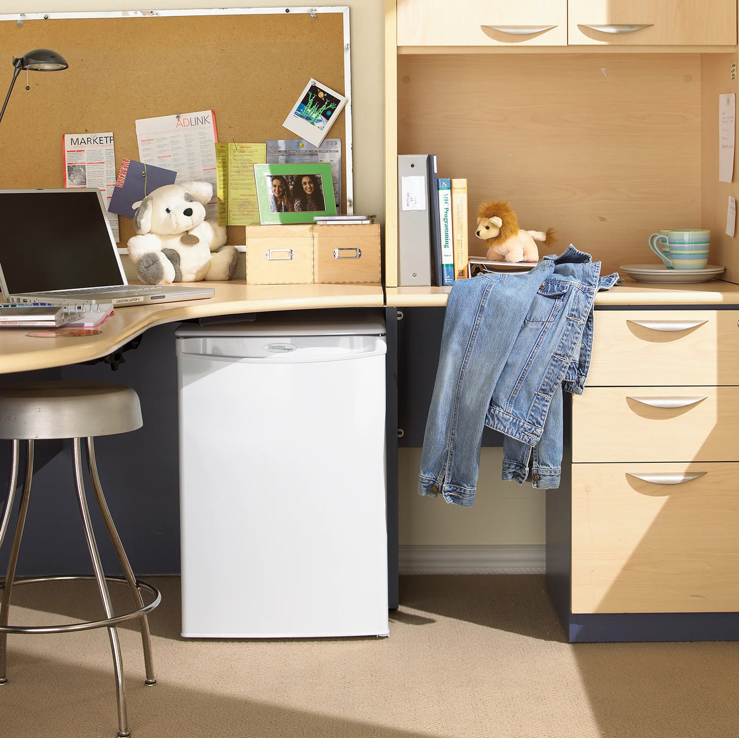 Danby White Compact Refrigerator (2.6 cu. ft.) - DAR026A1WDD - Image 3