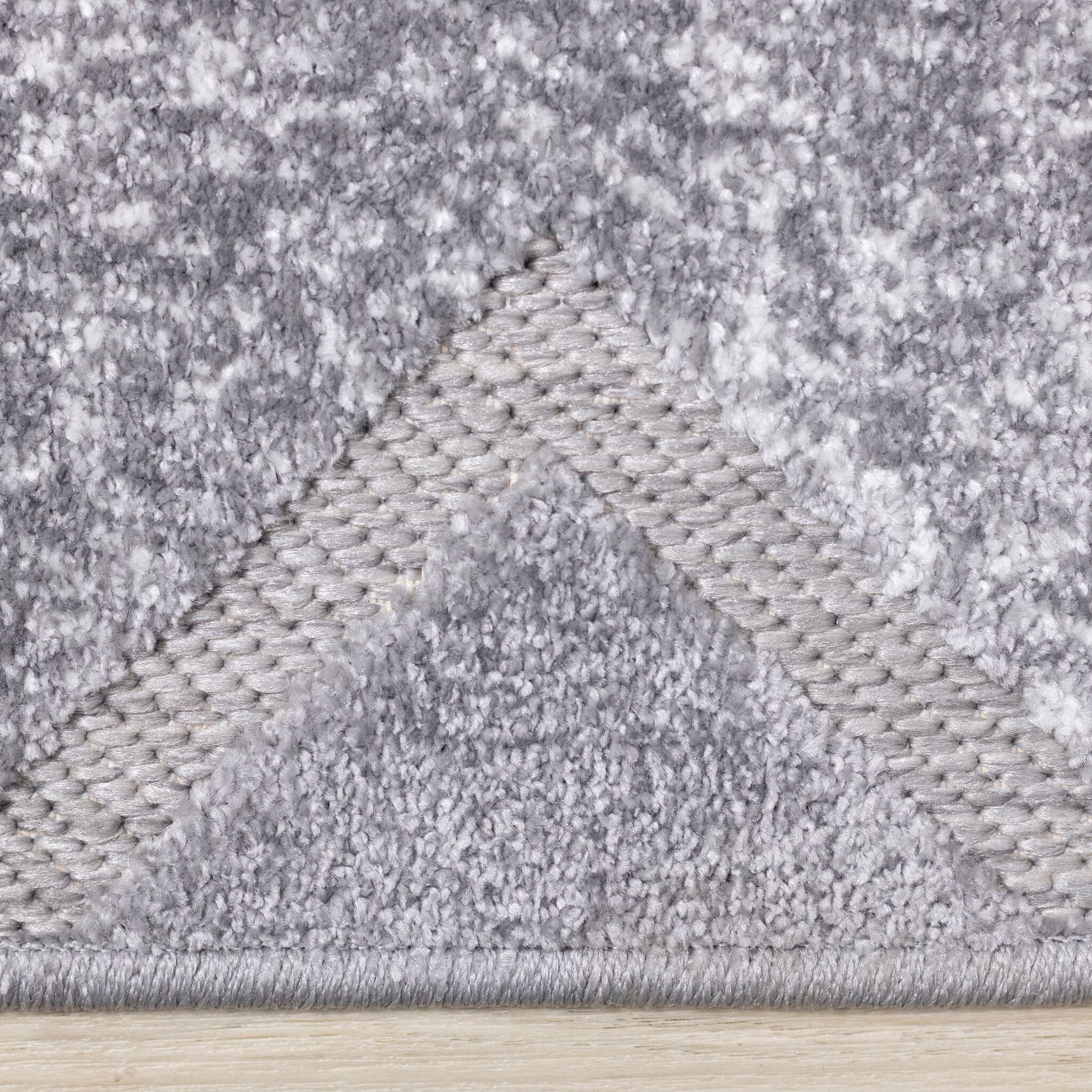 Diamond Mist 5'3" x 7'7" Diamond Pattern Area Rug - Grey, White - Image 7