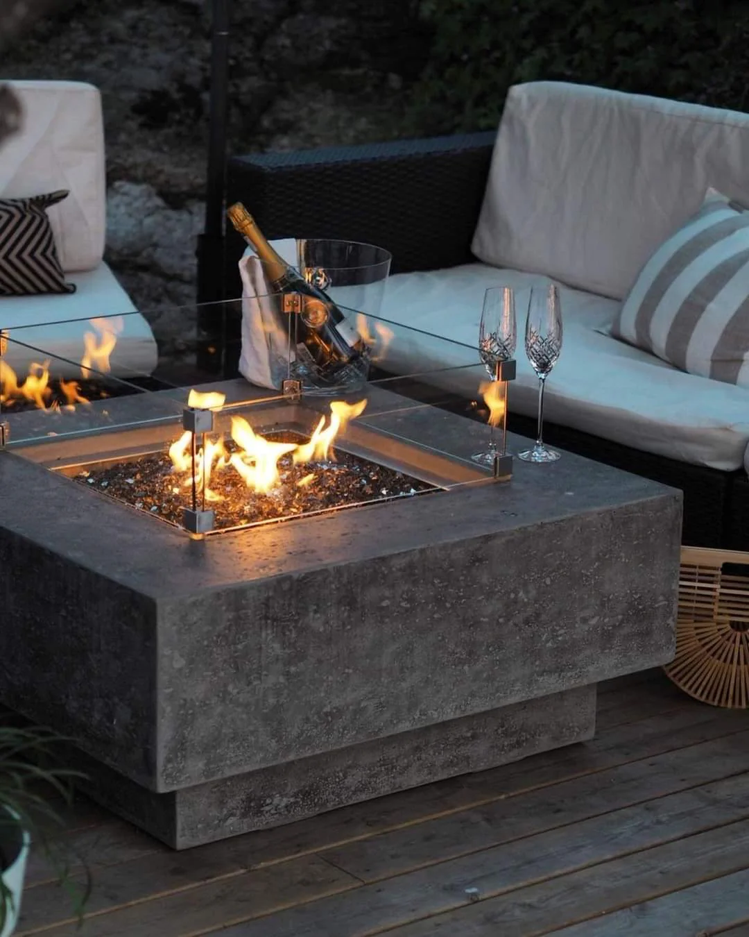 Elementi Manhattan Fire Table - Natural Gas - Image 5