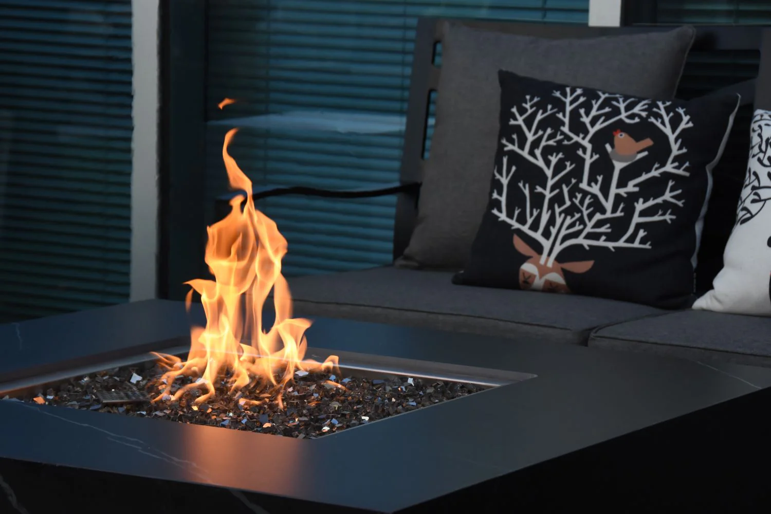 Eyjafja Marble Porcelain Fire Pit (Elementi) - Black / Natural Gas - Image 2