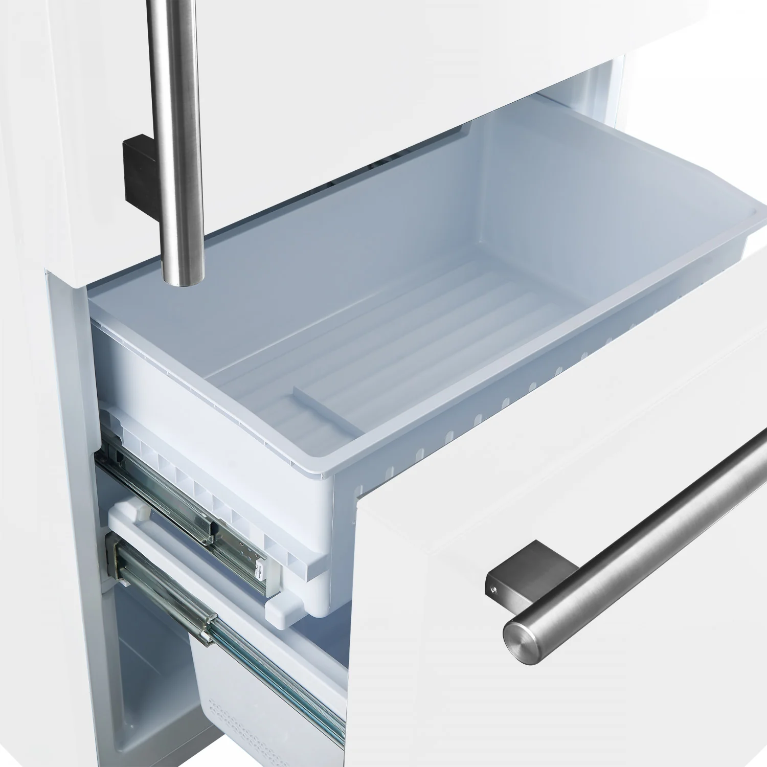 Forno Milano 31" 17.2 Cu.Ft. White Bottom Freezer Refrigerator with Right Swing Door - FFFFD1785-31WHT - Image 9