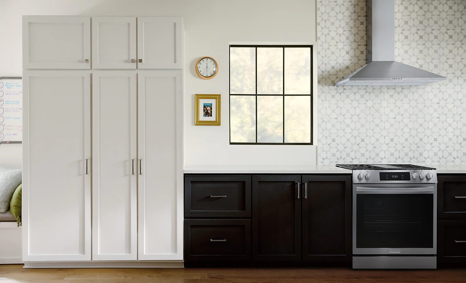 Frigidaire Gallery Stainless Steel 30" Front Control Gas Range with Total Convection (6.1 Cu. Ft) - GCFG3060BF - Image 8