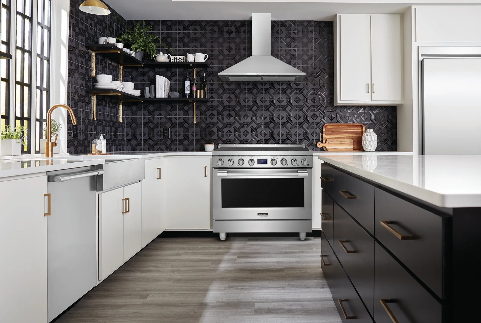 Frigidaire Professional Stainless Steel 36" Gas Front Control Freestanding Range (4.4 Cu. Ft) - PCFG3670AF - Image 6