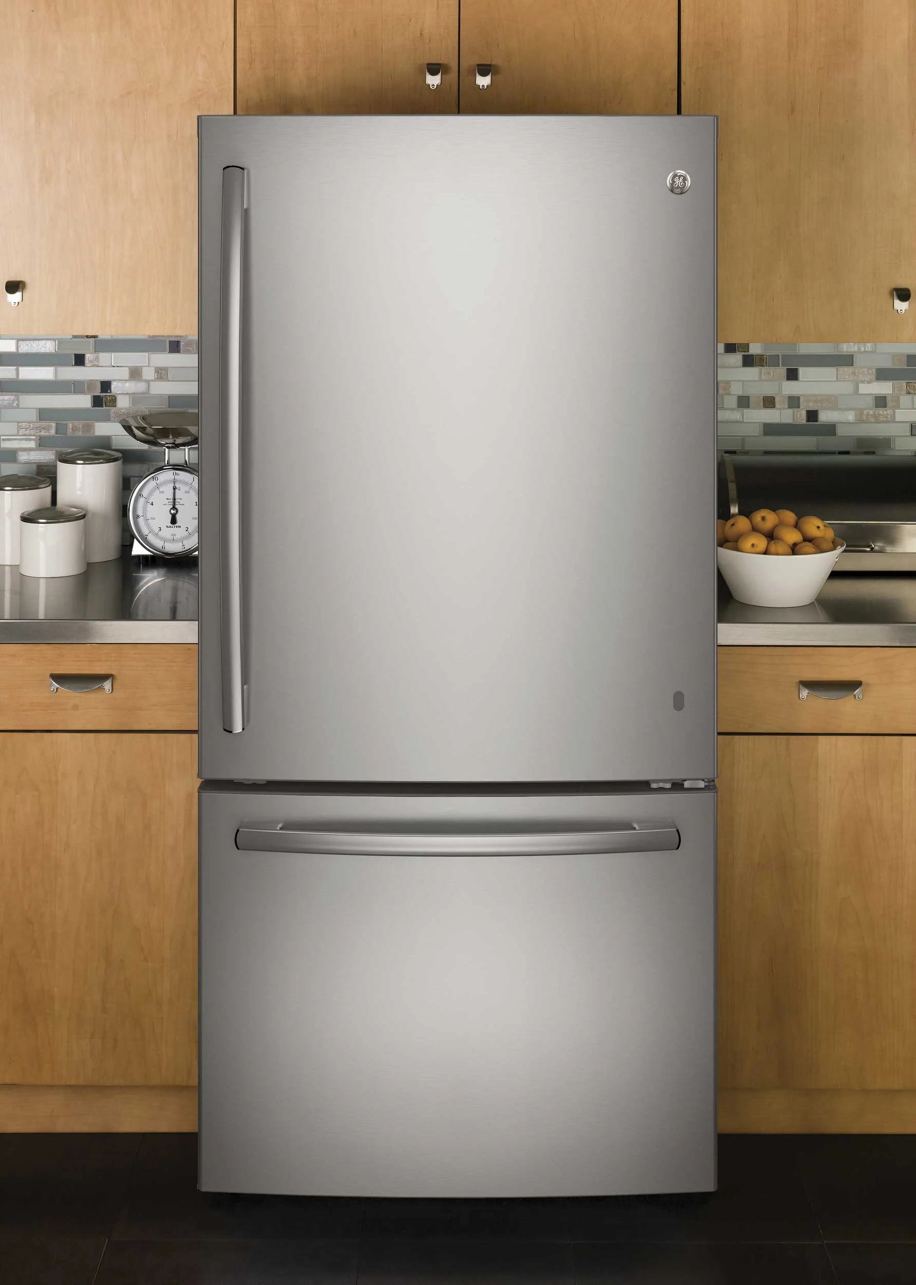 GE 30" 20.9 Cu. Ft. Fingerprint Resistant Stainless Bottom-Freezer Refrigerator - GDE21DYRKFS - Image 2