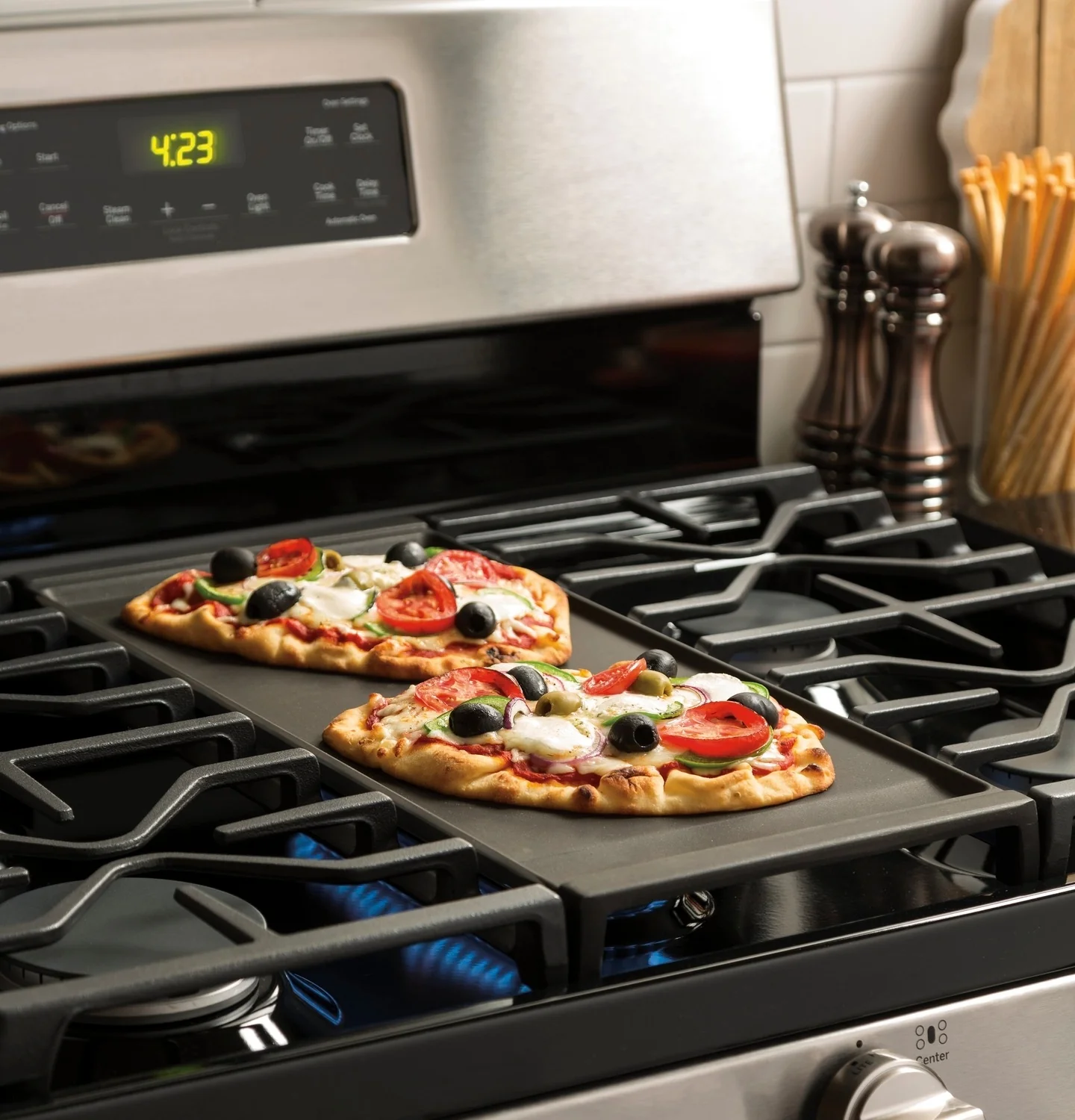 GE Stainless Steel Freestanding Gas Range (5.0 Cu. Ft.) - JCGBS66SEKSS - Image 4