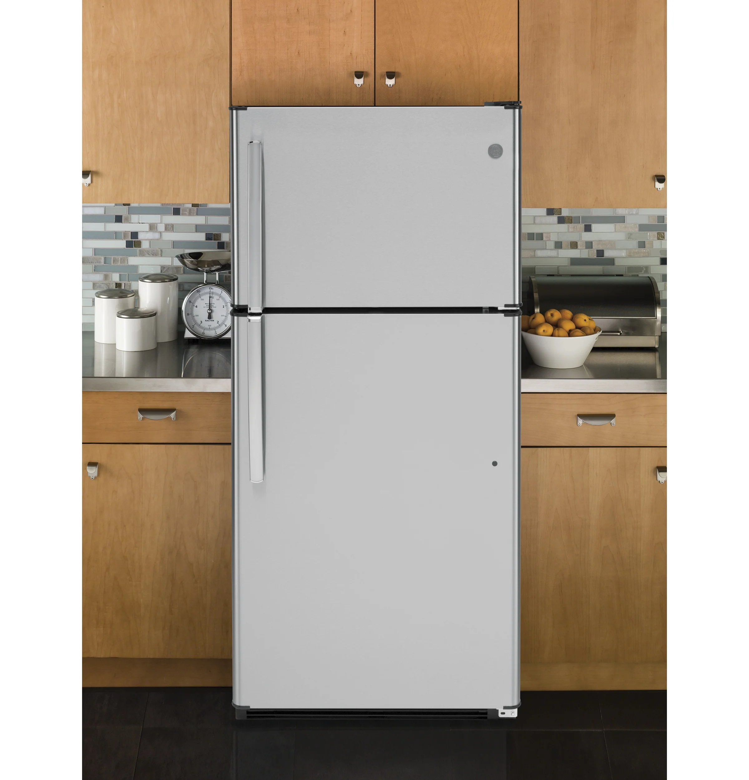 GE 29.75" 18 Cu. Ft. Stainless Steel Top-Freezer Refrigerator - GTS18FSLKSS - Image 3