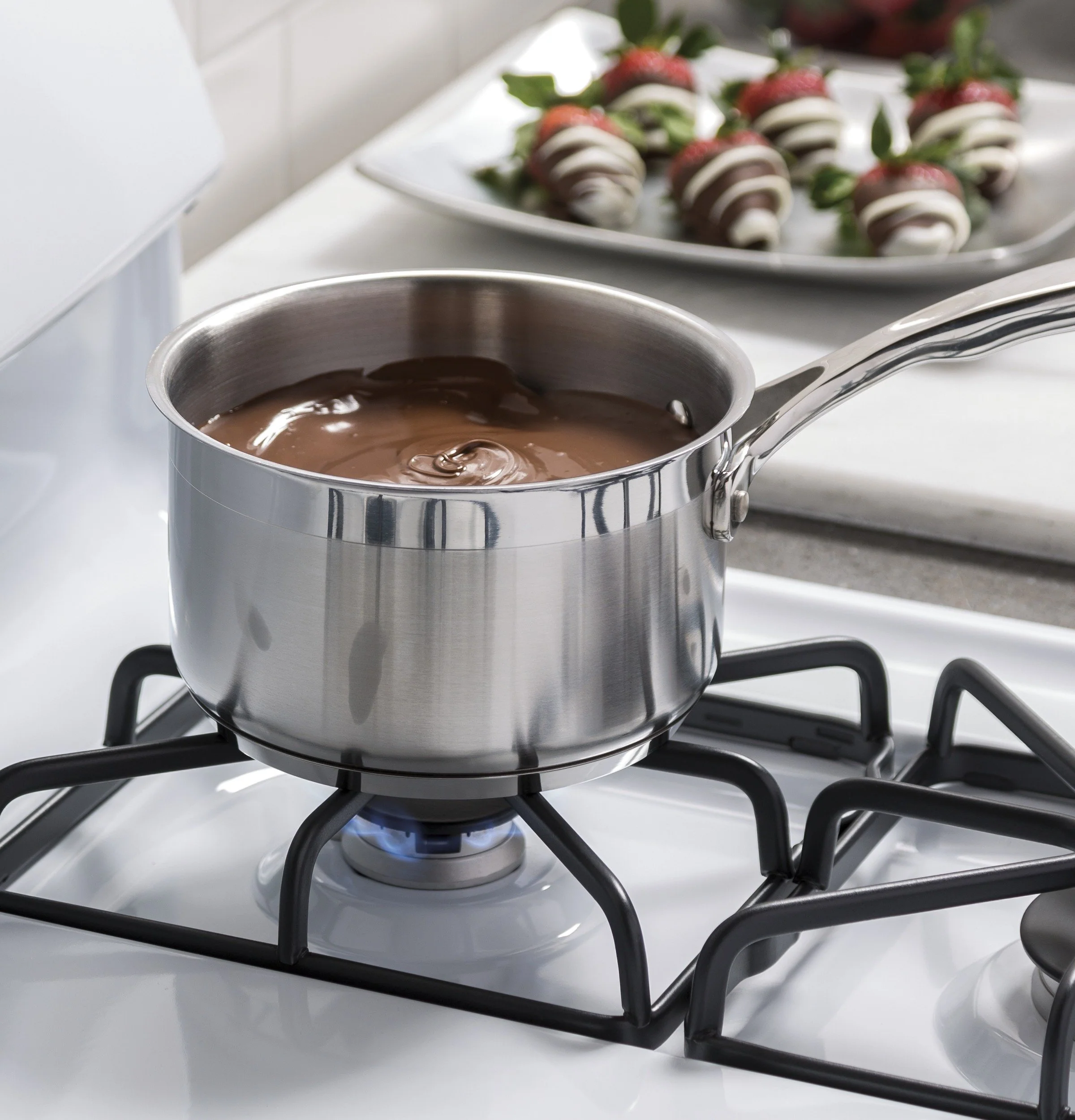 GE White Freestanding Gas Range (5.0 Cu. Ft.) - JCGBS60DEKWW - Image 5