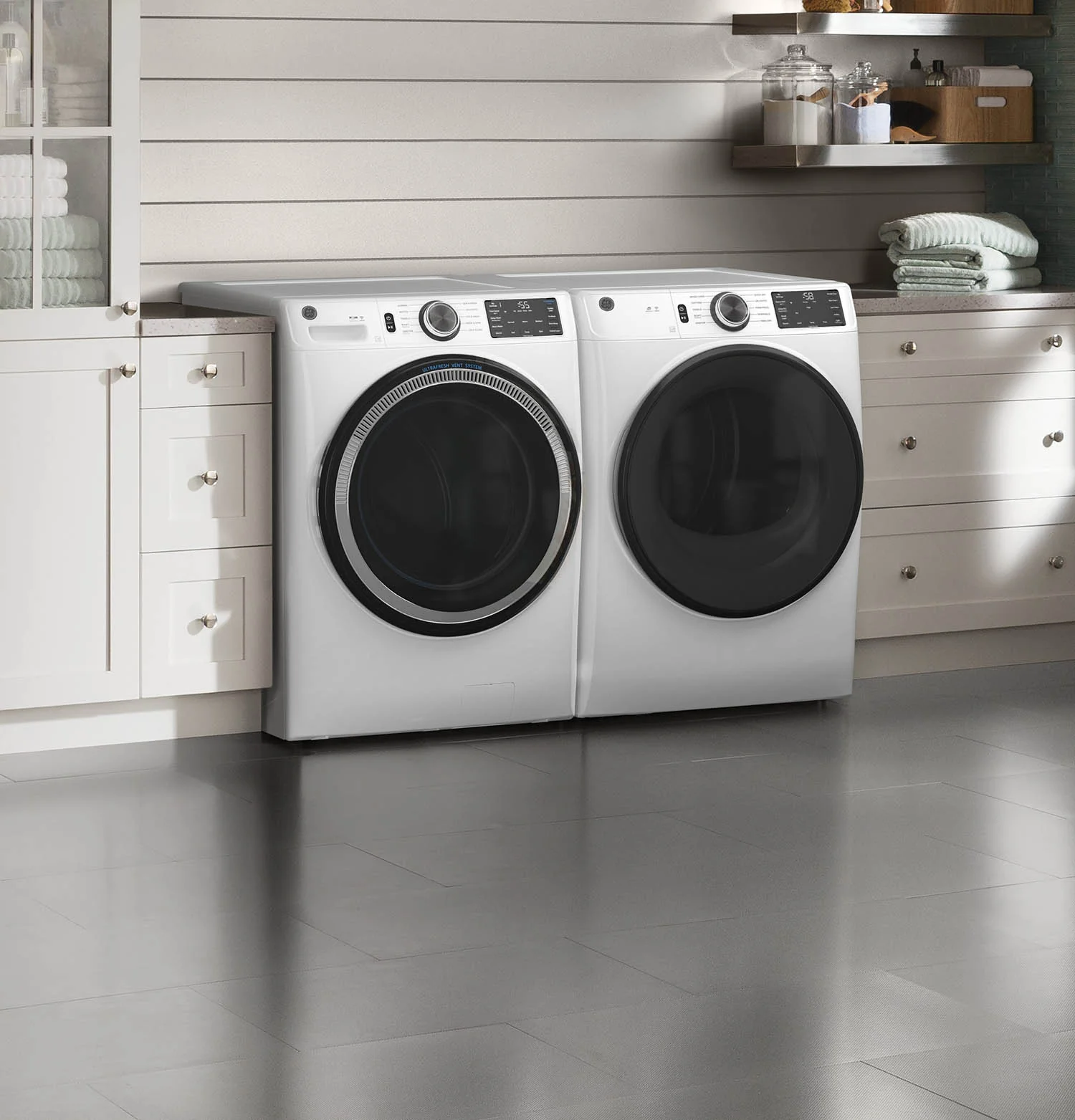 GE White Front Load Washer (5.5 Cu. Ft.) & White Gas Front Load Dryer (7.8 Cu. Ft.) - GFW550SMNWW/GFD55GSSNWW - Image 3