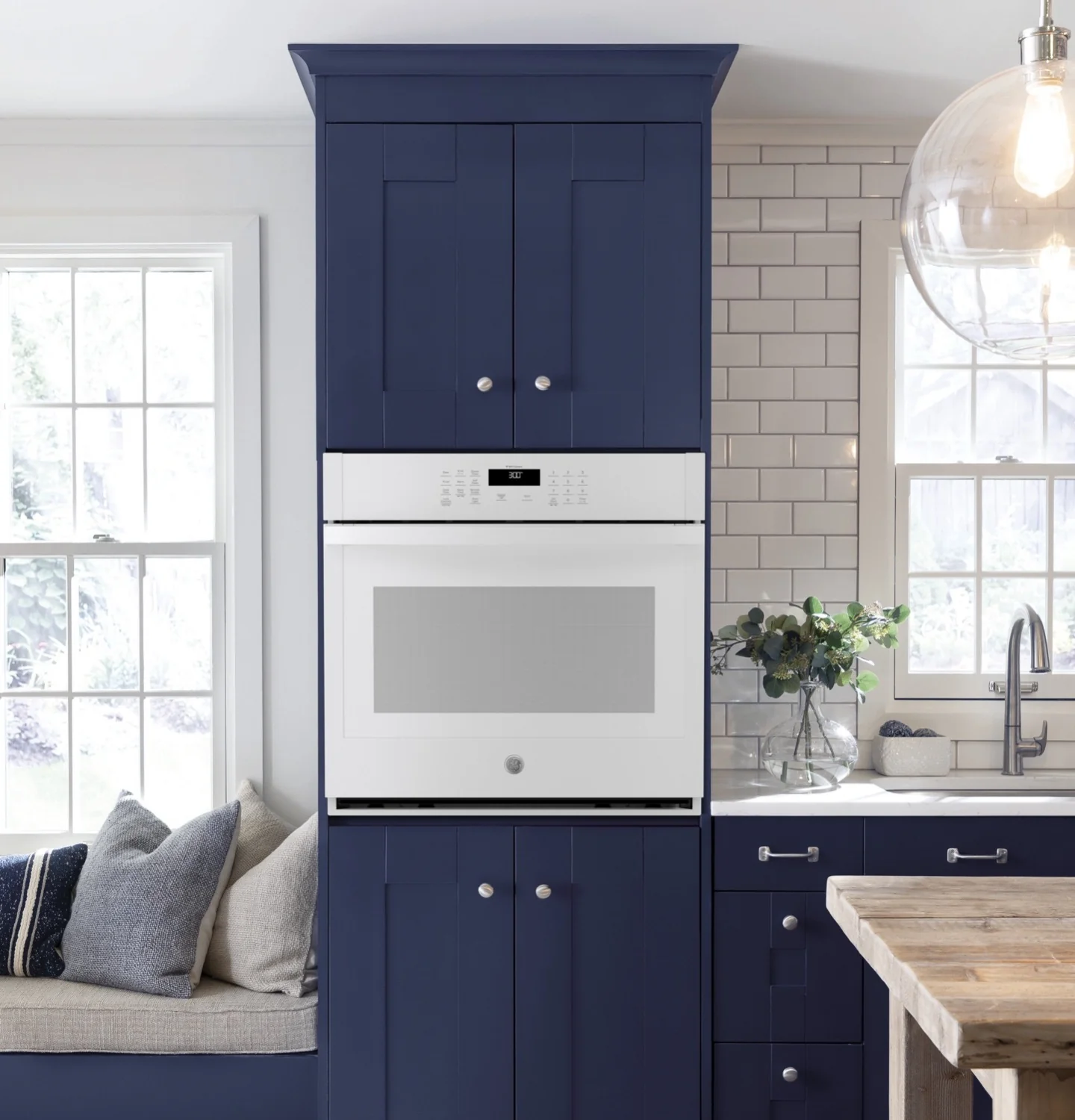 GE White Single Wall Oven (5.0 Cu.Ft.) - JTS3000DNWW - Image 2