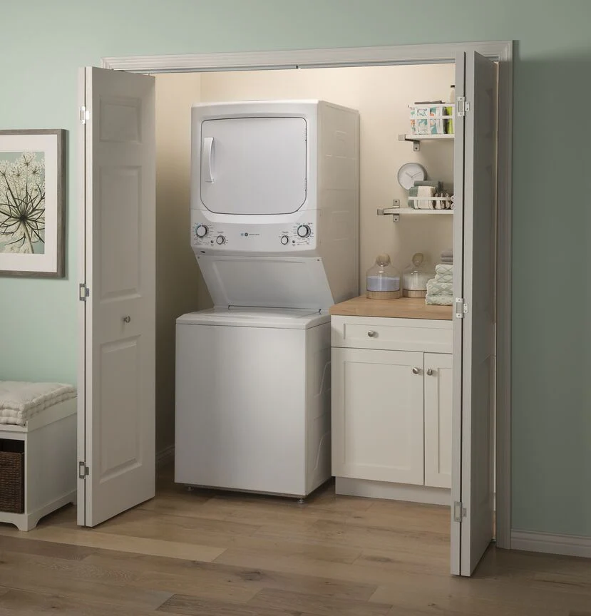 GE White Unitized Spacemaker Washer (4.5 Cu.Ft.) and White Electric Dryer (5.9 Cu.Ft.) - GUD27EEMNWW - Image 4
