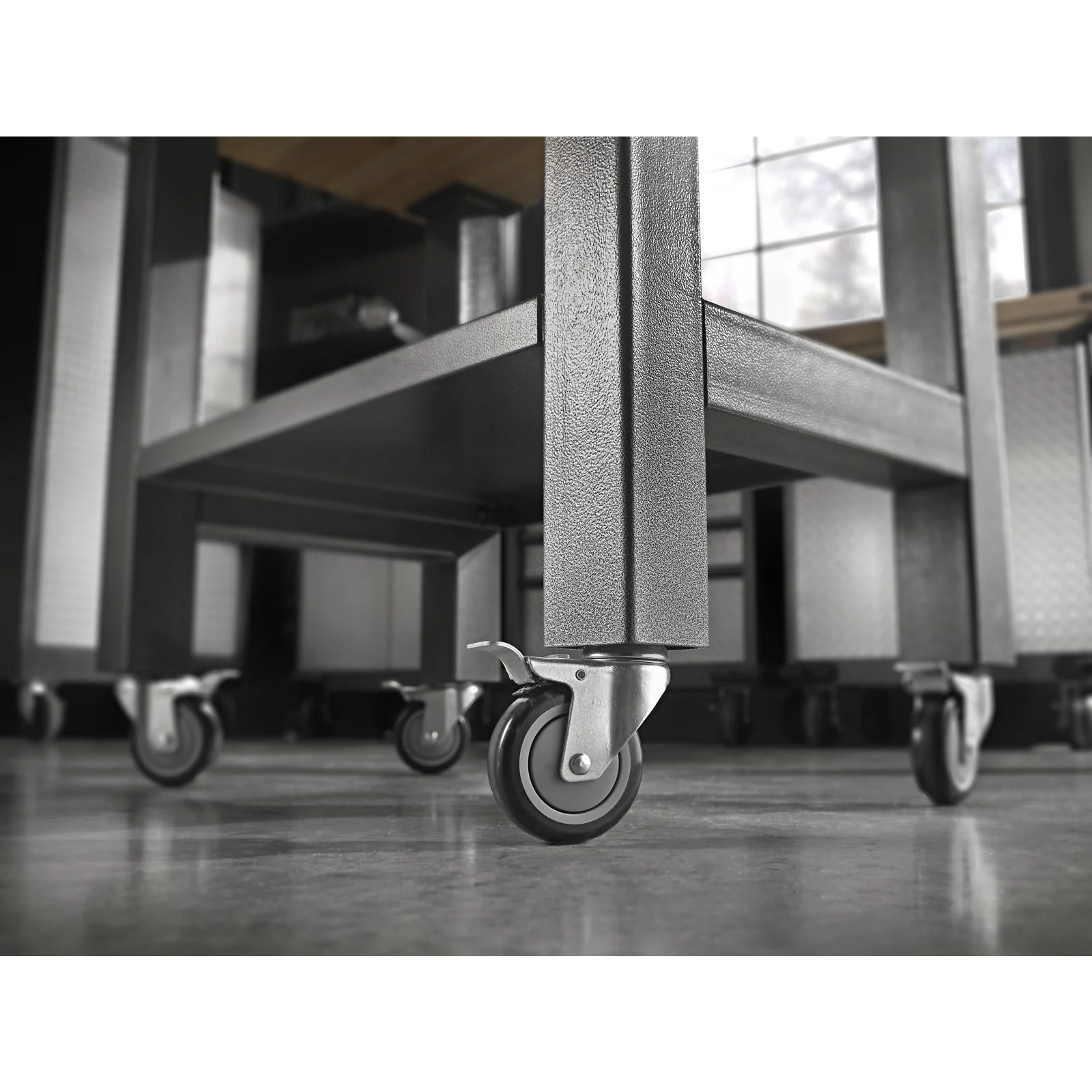 Gladiator Hammered Granite 3' Wide Mobile Workstation - GAMW36HWEG - Image 7