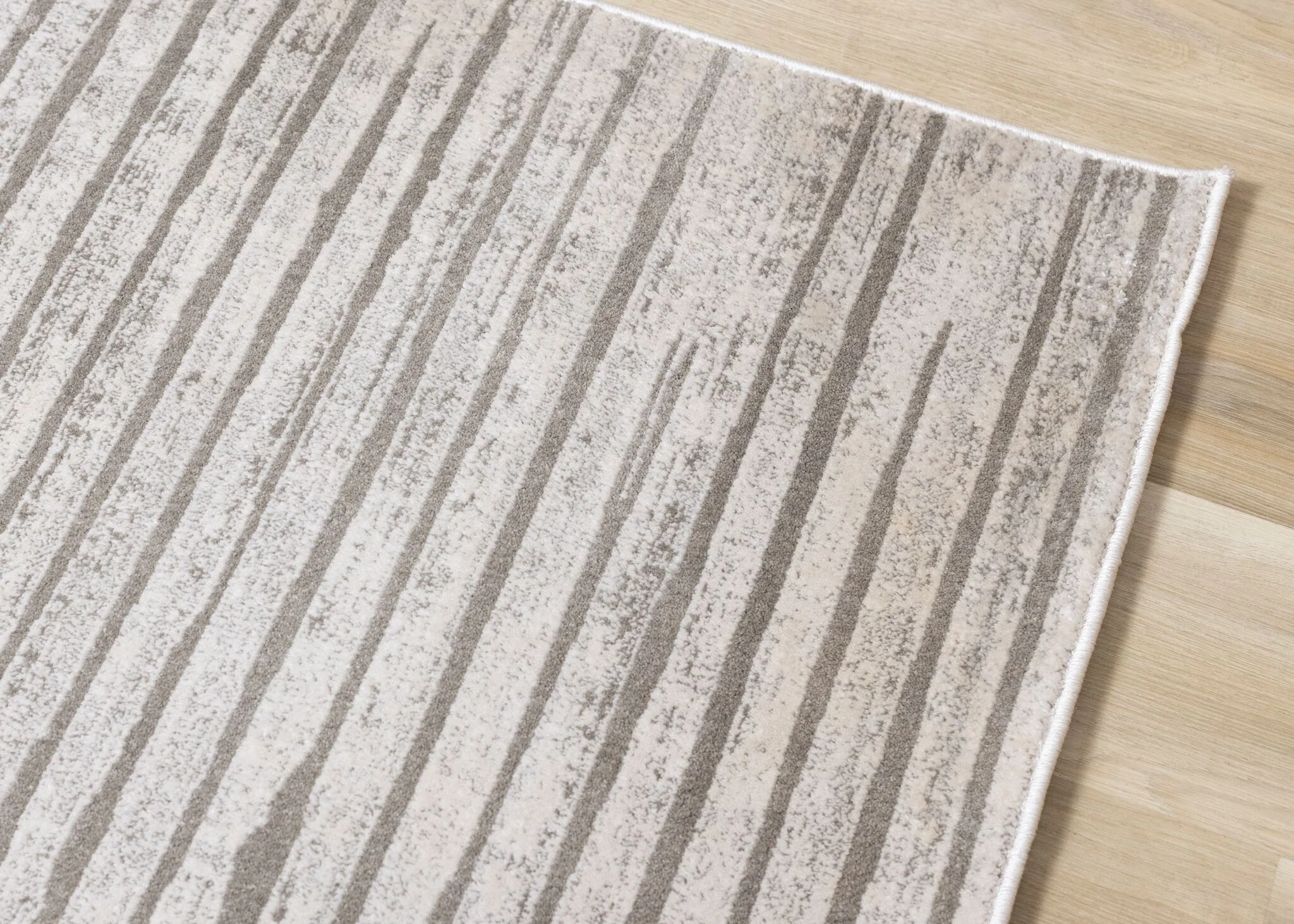 Hayden 5'3" x 7'7" Modern Lines Area Rug - Grey - Image 2