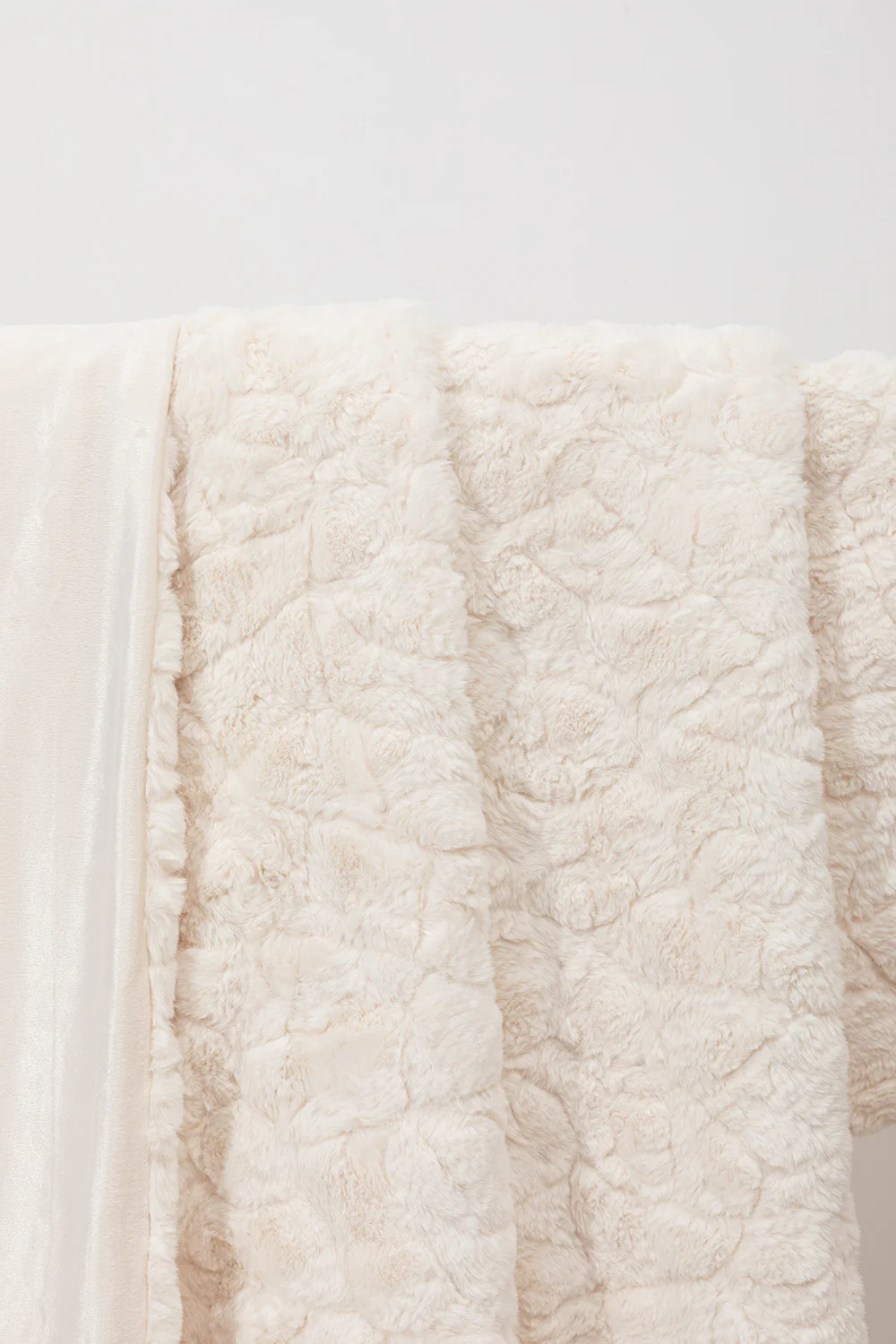 In Harmony Faux Fur Throw 50 x 60" - Ivory - Image 3