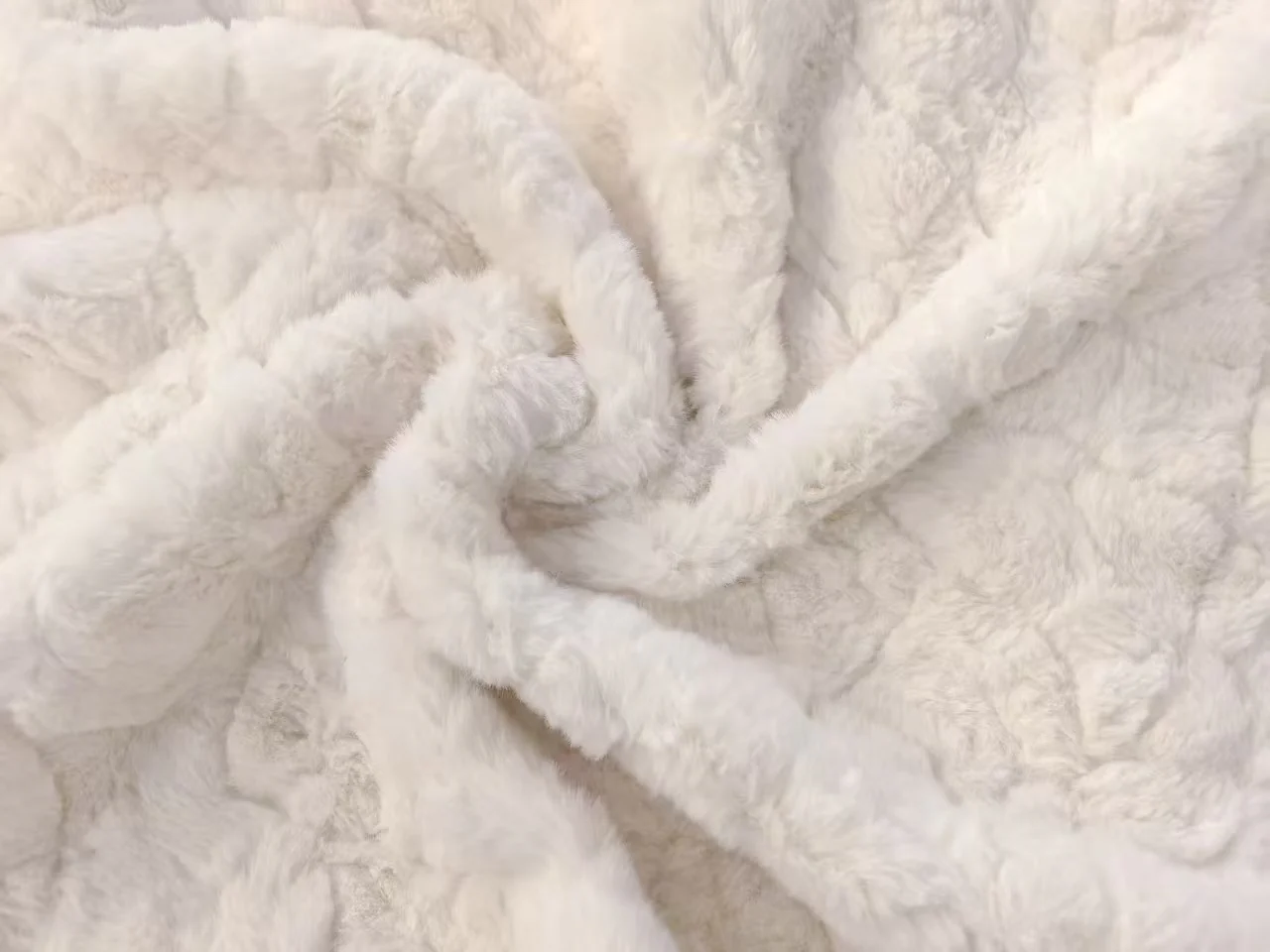 In Harmony Faux Fur Throw 50 x 60" - Ivory - Image 4