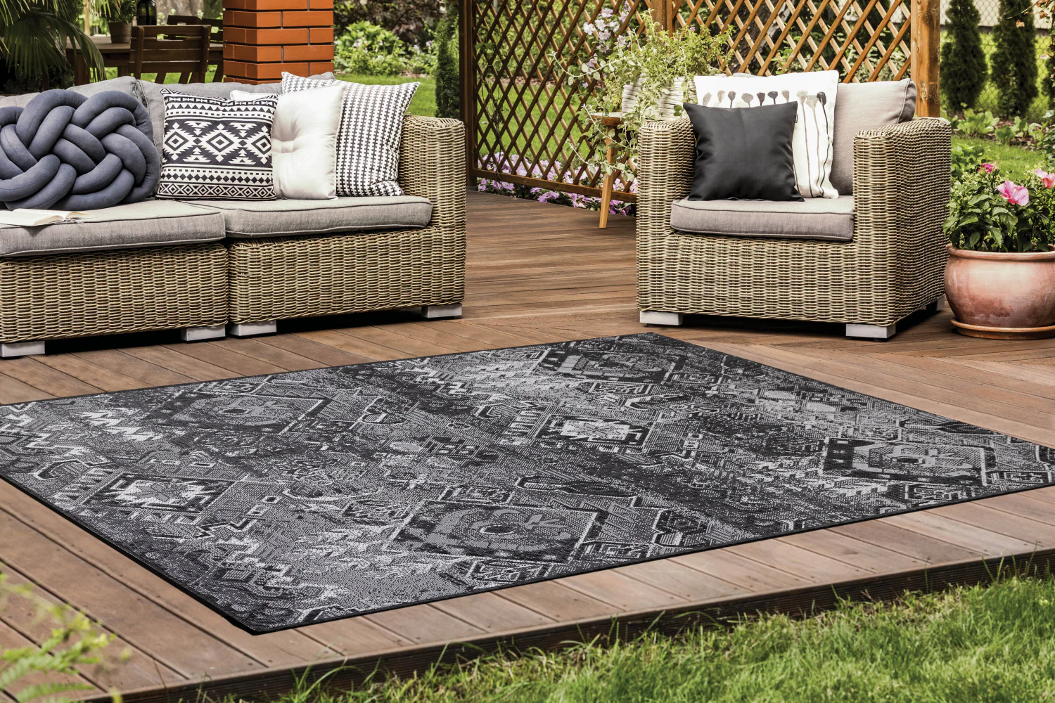 Jango Indoor/Outdoor Geometric Area Rug - 5' X 7' - Grey/Black - Image 2