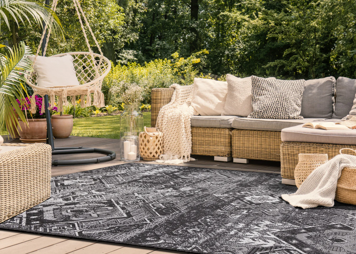 Jango Indoor/Outdoor Geometric Area Rug - 5' X 7' - Grey/Black - Image 3