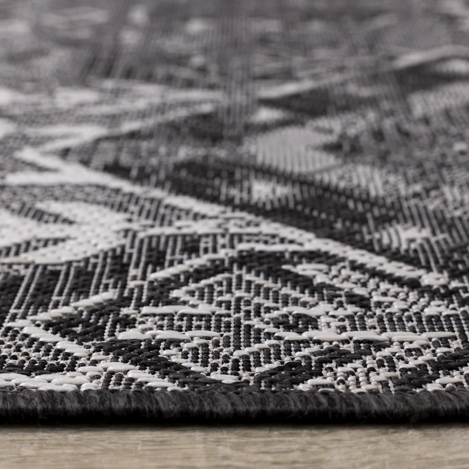 Jango Indoor/Outdoor Geometric Area Rug - 5' X 7' - Grey/Black - Image 9