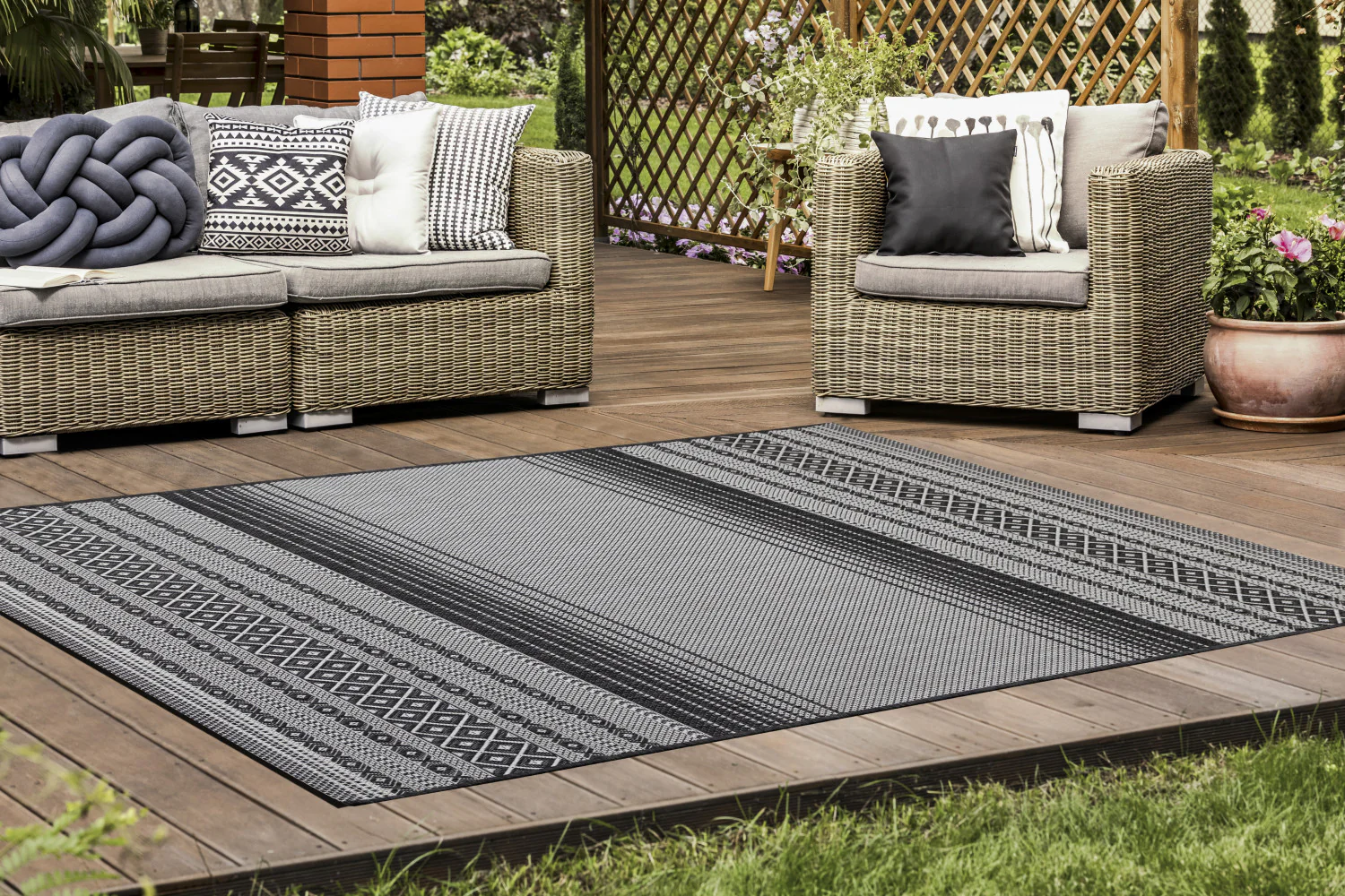 Jango Indoor/Outdoor Tribal Area Rug - 5' X 7' - Grey/Black - Image 2