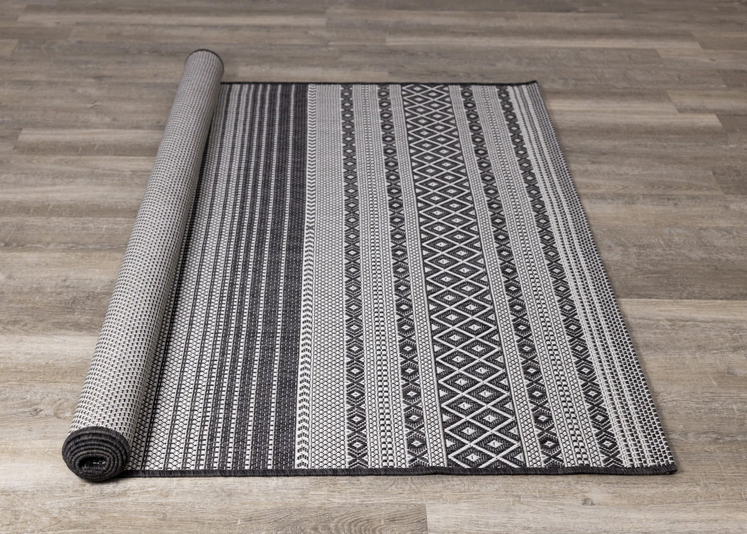 Jango Indoor/Outdoor Tribal Area Rug - 5' X 7' - Grey/Black - Image 7
