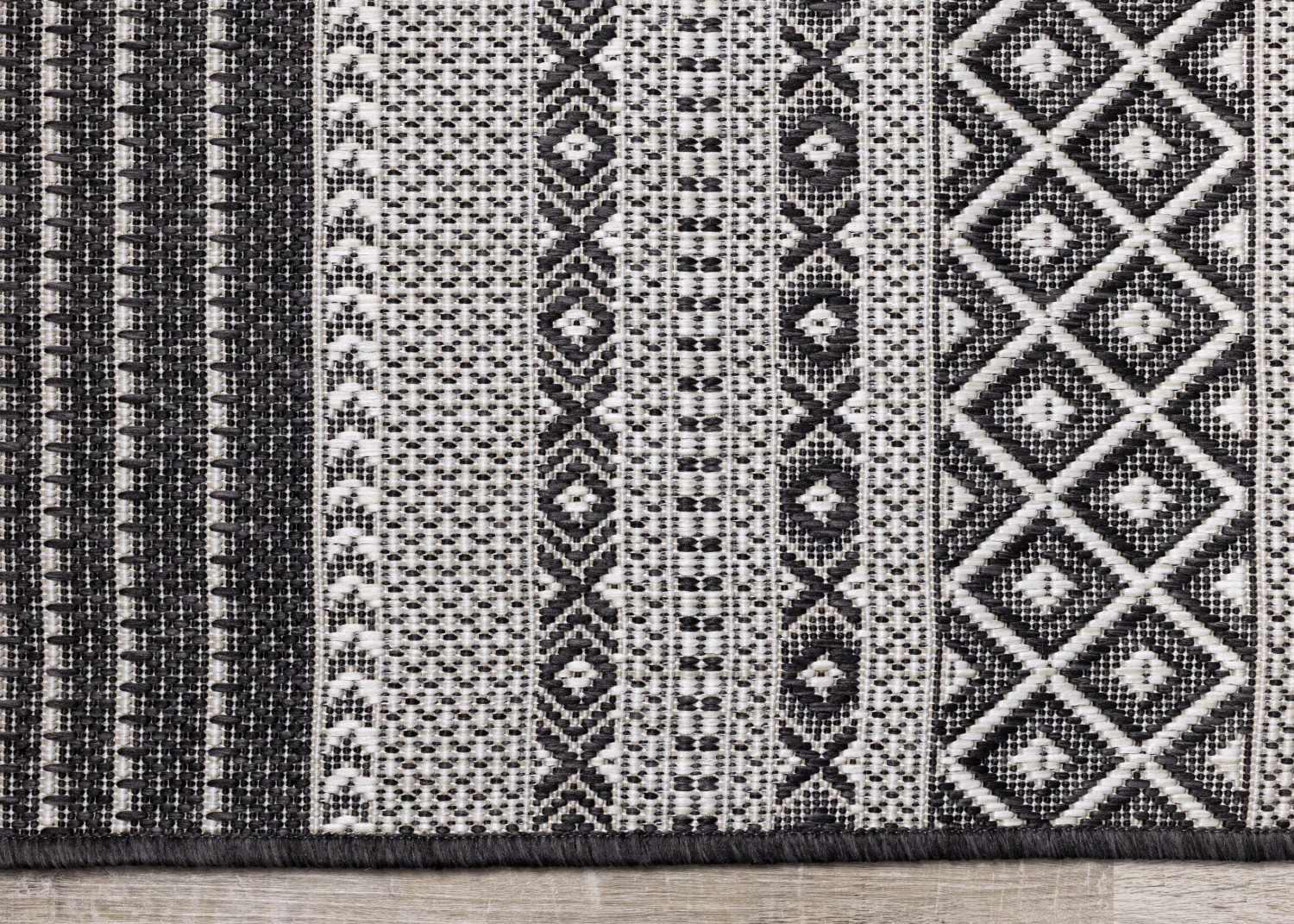 Jango Indoor/Outdoor Tribal Area Rug - 5' X 7' - Grey/Black - Image 8