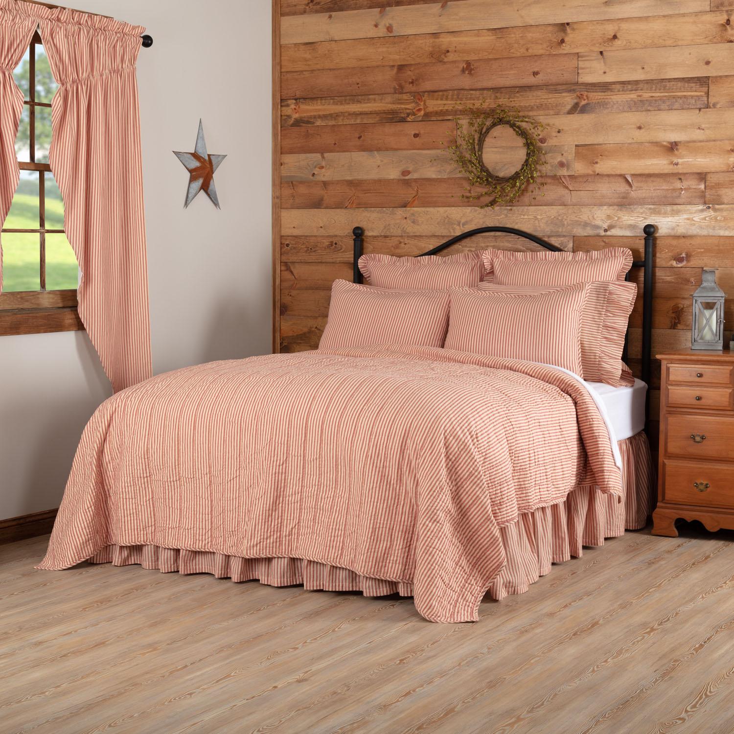 Kiraly Utca II Queen Quilt - Red