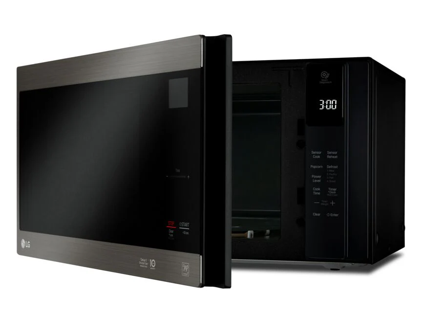 LG Smudge Resistant Black Stainless Steel NeoChef™ Countertop Microwave with Smart Inverter and EasyClean® (1.5 Cu.Ft) - LMC1575BD - Image 3