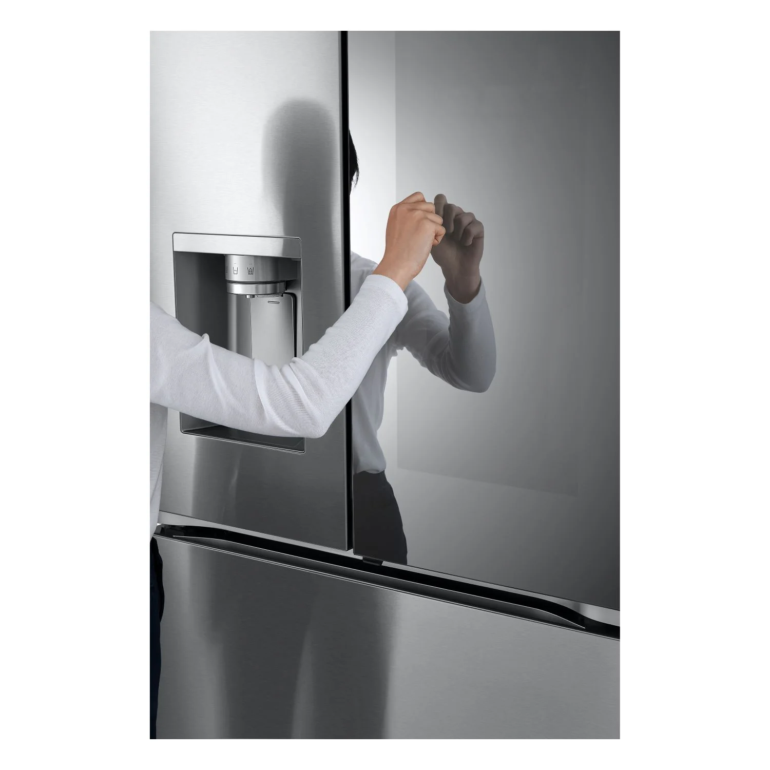 LG 35.75" 31 Cu.Ft. Stainless Steel Smart Mirror InstaView™ Door-in-Door® French Door Refrigerator - LRYKS3106S - Image 3