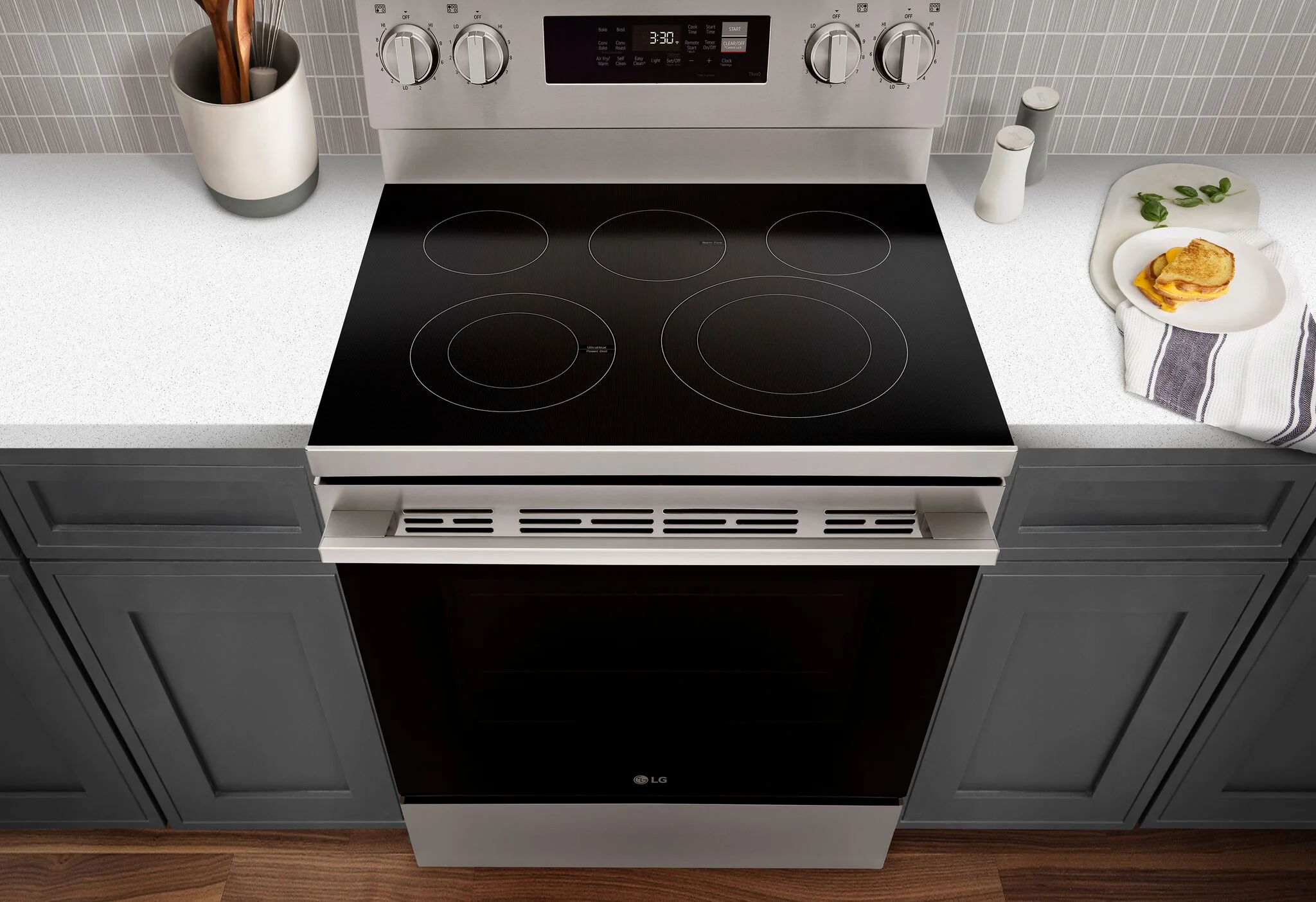 LG Stainless Steel Smart Electric Freestanding Range with Air Fry (6.3 Cu.Ft) - LREN6323YE - Image 4