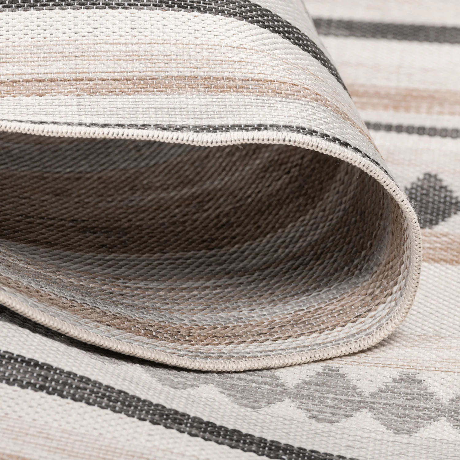 Marbella Modern Outdoor Rug - 6' x 9' - Grey/Black - Image 4