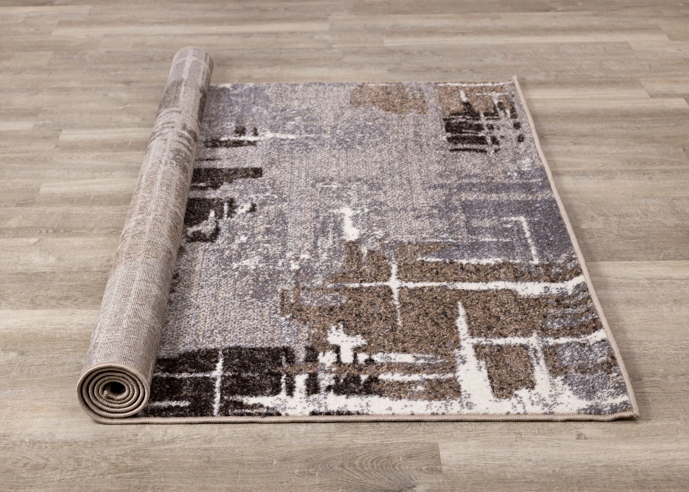 Maya 5'3" x 7'7" Area Rug - Greyish Brown - Image 5