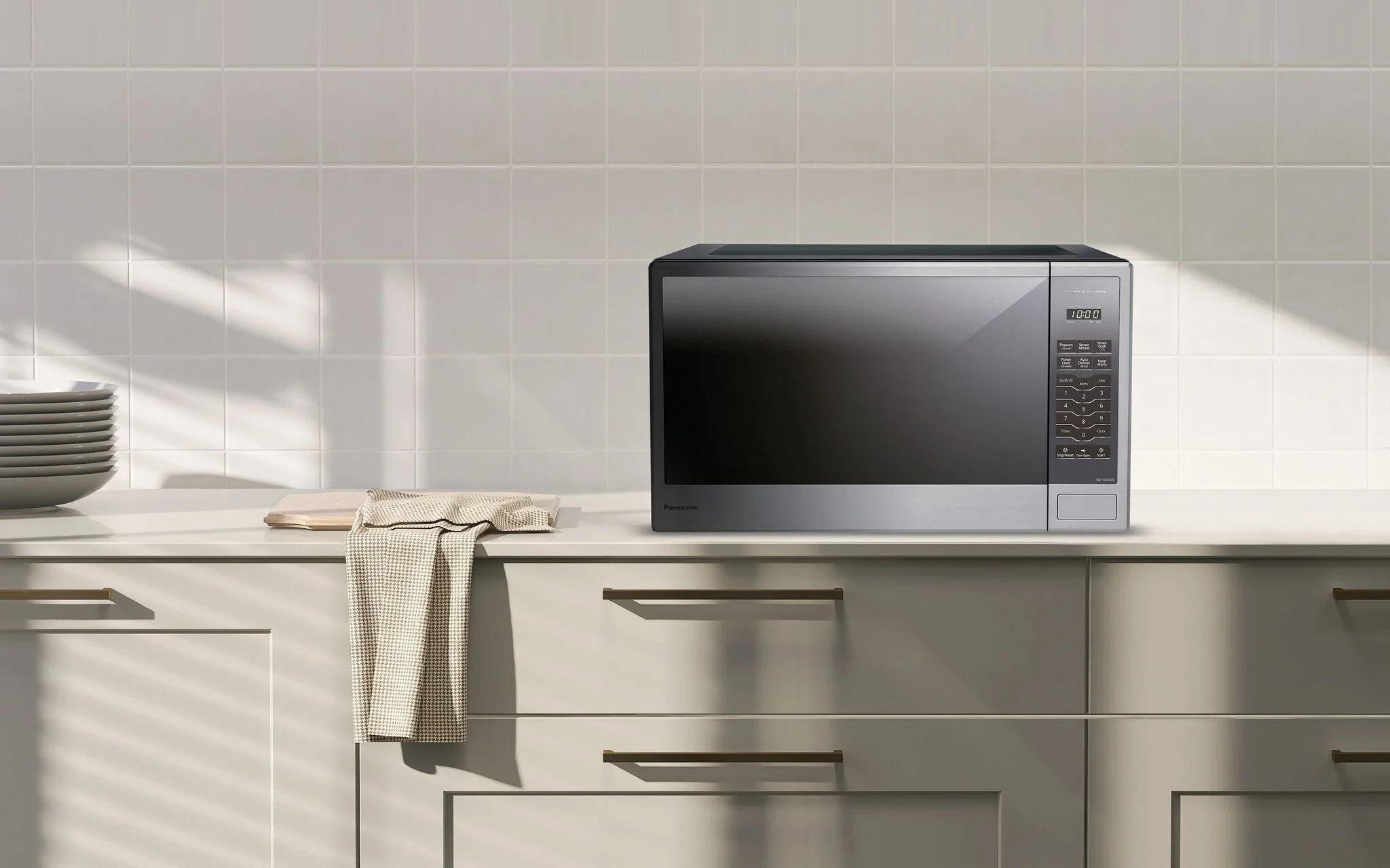 Panasonic Stainless Steel Countertop Microwave with Genius Sensor (1.3 Cu.Ft.) - NNSG656SC - Image 3