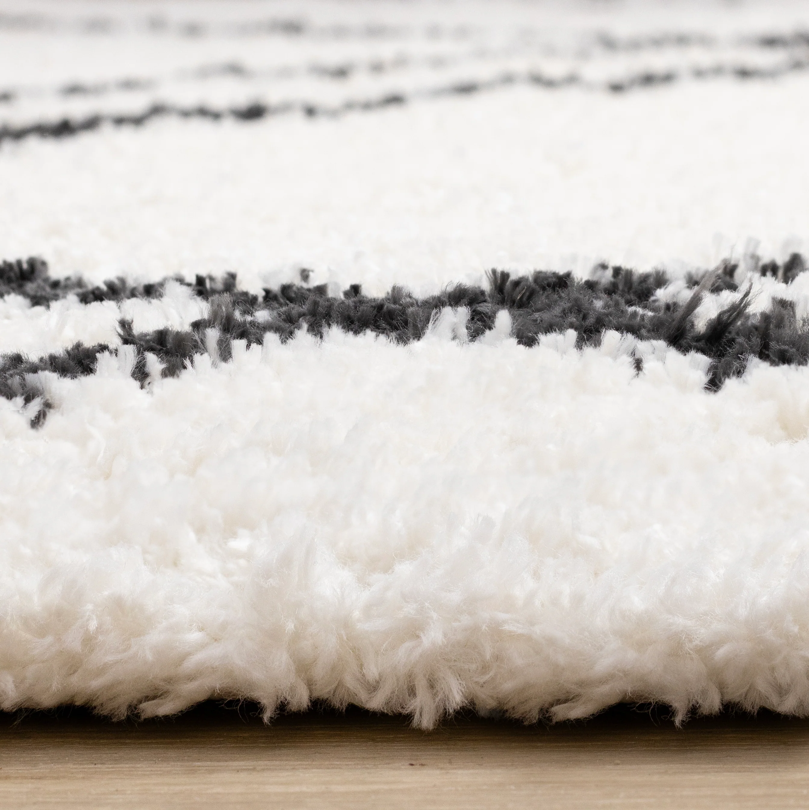 Pascal 5'3" x 7'7" Geometric Comfort Shag Area Rug - White, Grey - Image 4