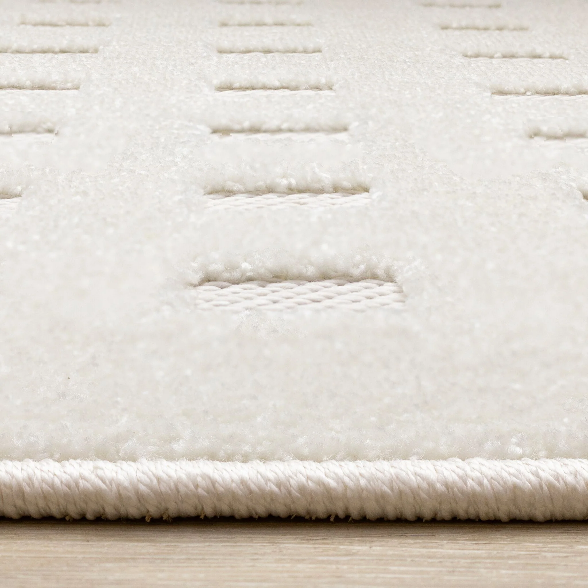 Pearl Grid 5'3" x 7'7" Grid Design Area Rug - White - Image 10