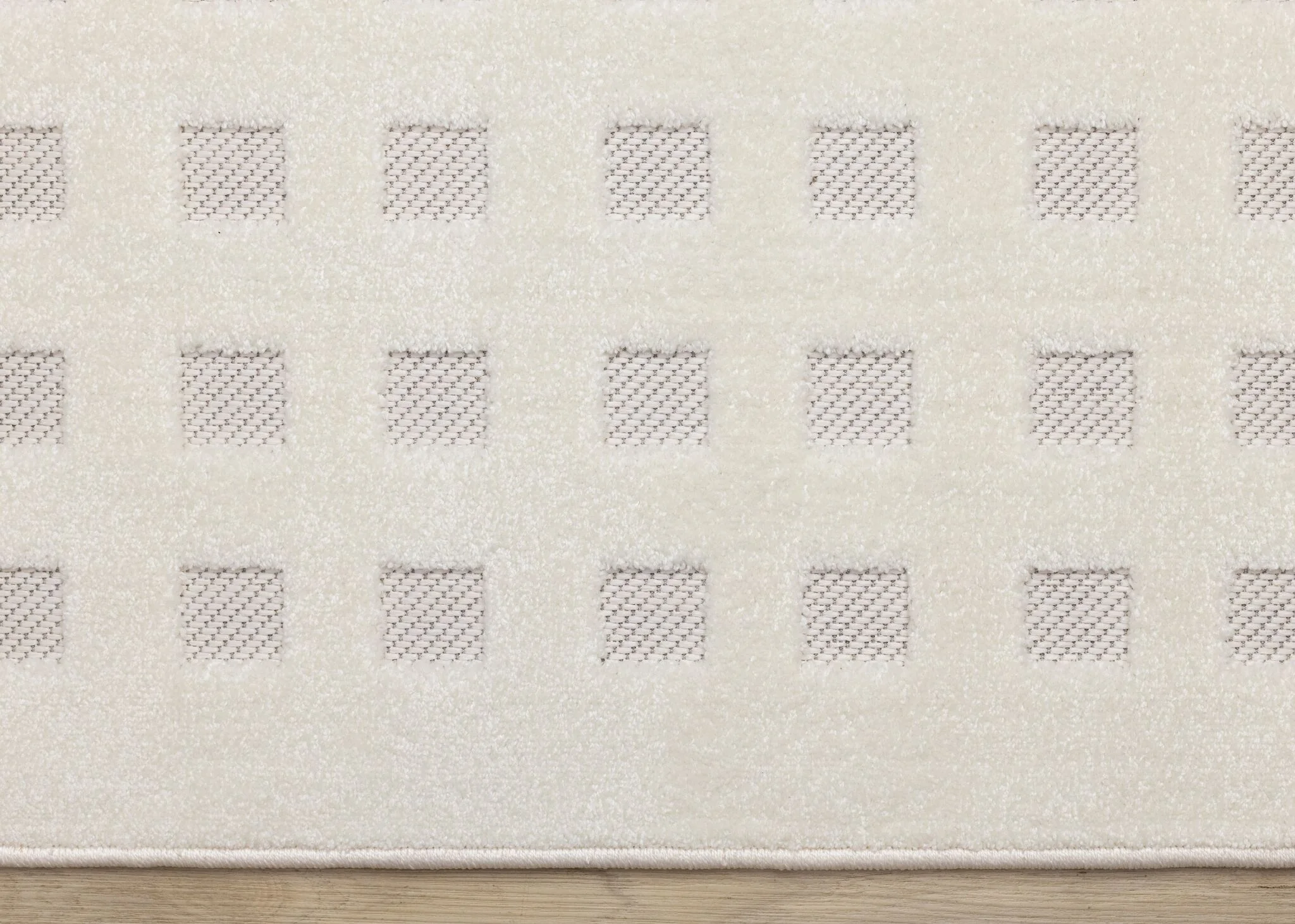 Pearl Grid 5'3" x 7'7" Grid Design Area Rug - White - Image 5