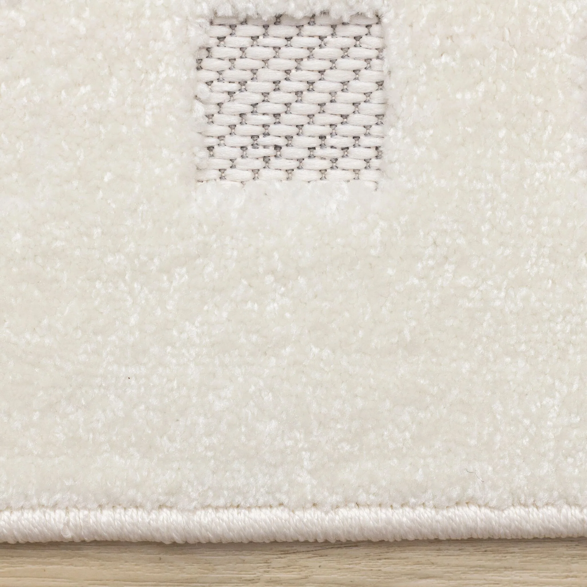 Pearl Grid 5'3" x 7'7" Grid Design Area Rug - White - Image 6