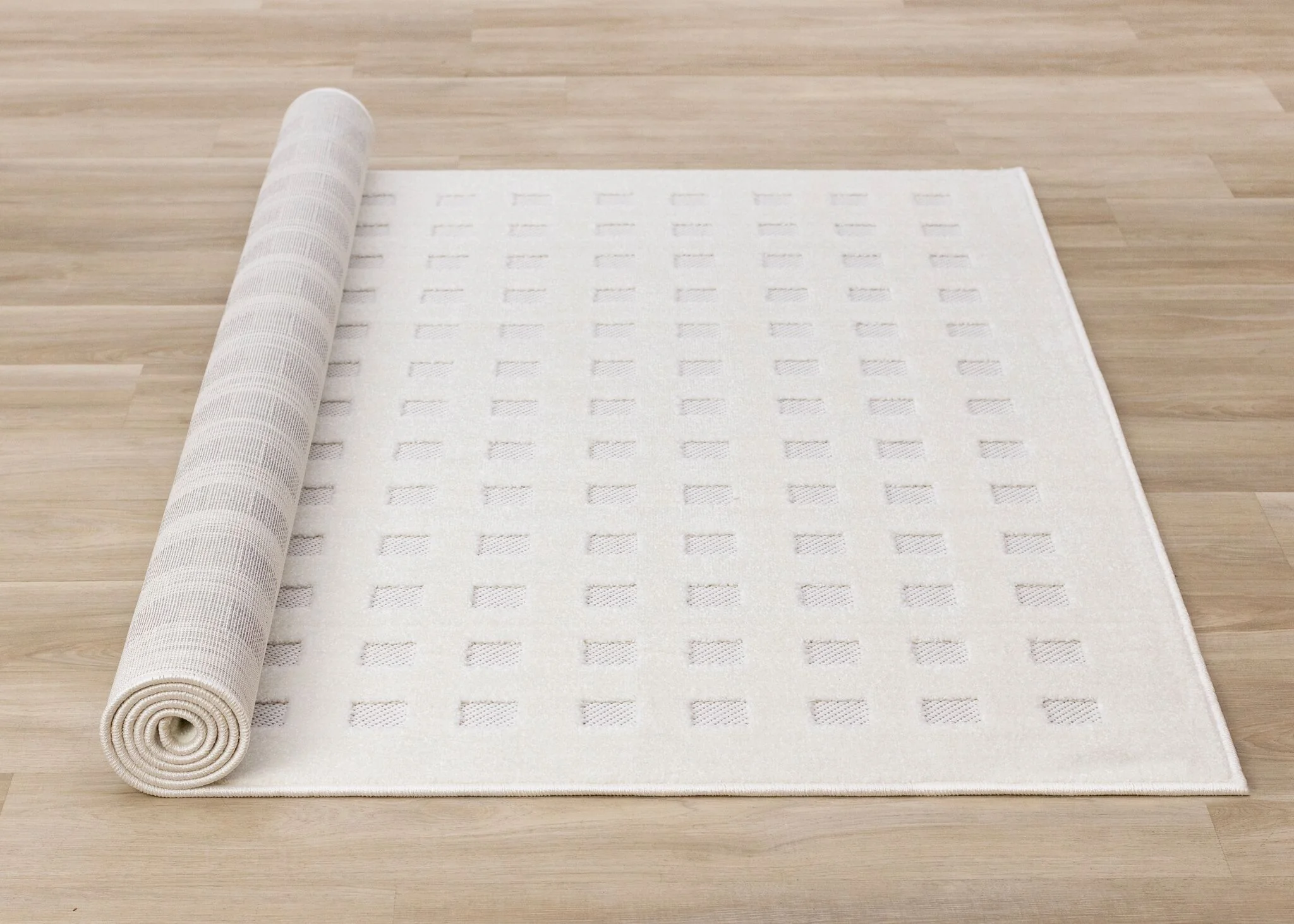 Pearl Grid 5'3" x 7'7" Grid Design Area Rug - White - Image 7