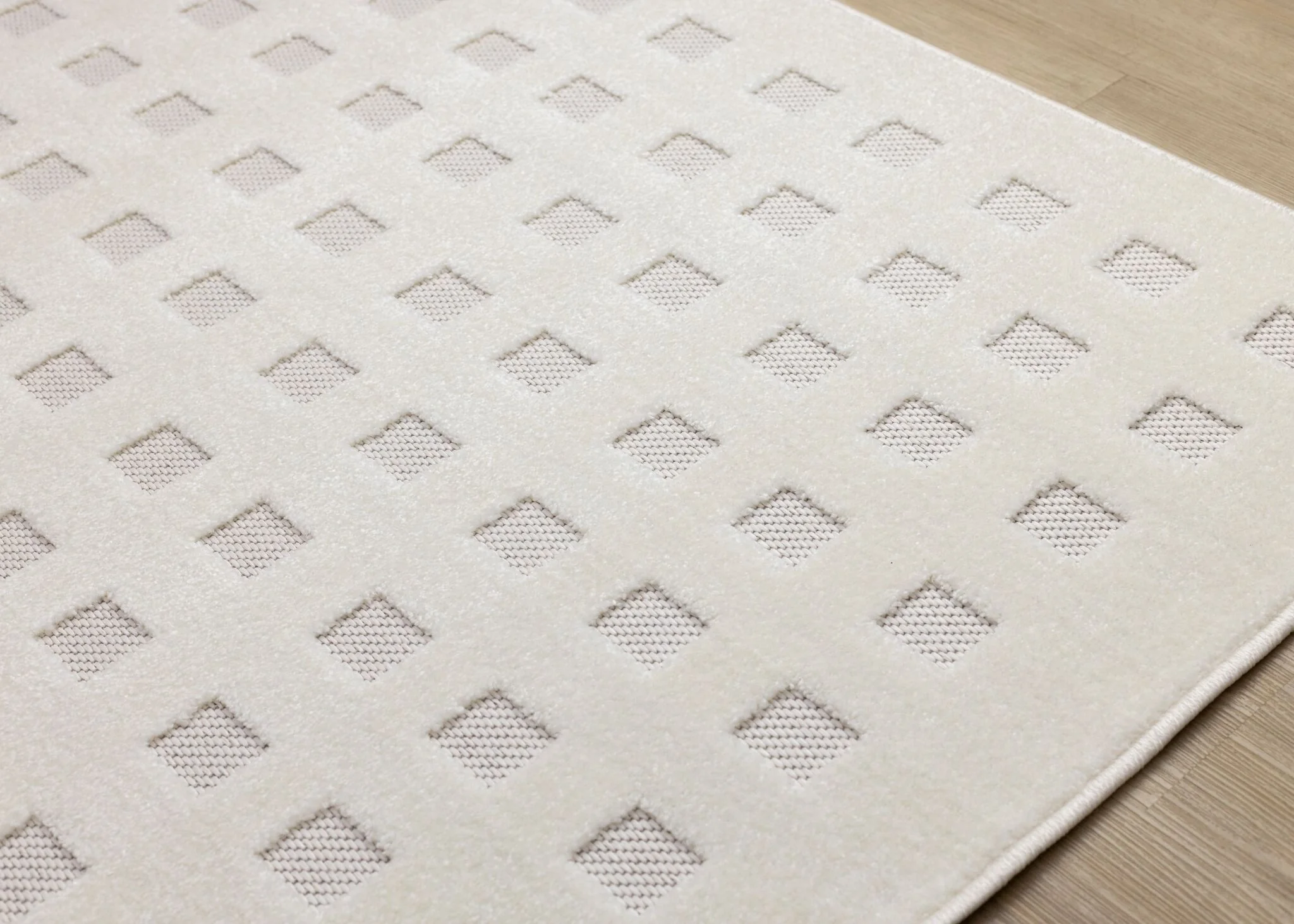 Pearl Grid 6'7" x 9'6" Grid Design Area Rug - White - Image 3