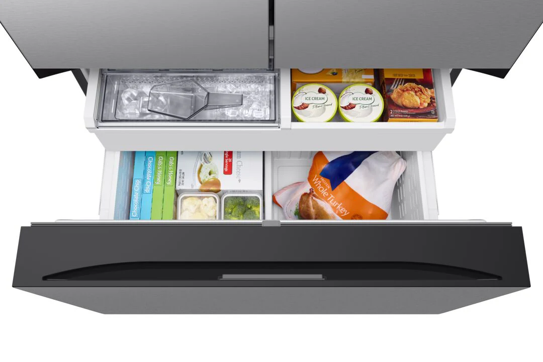Samsung BESPOKE 36" 23.9 Cu. Ft. Stainless Steel Counter-Depth French Door Refrigerator - RF24BB6200QLAA - Image 7